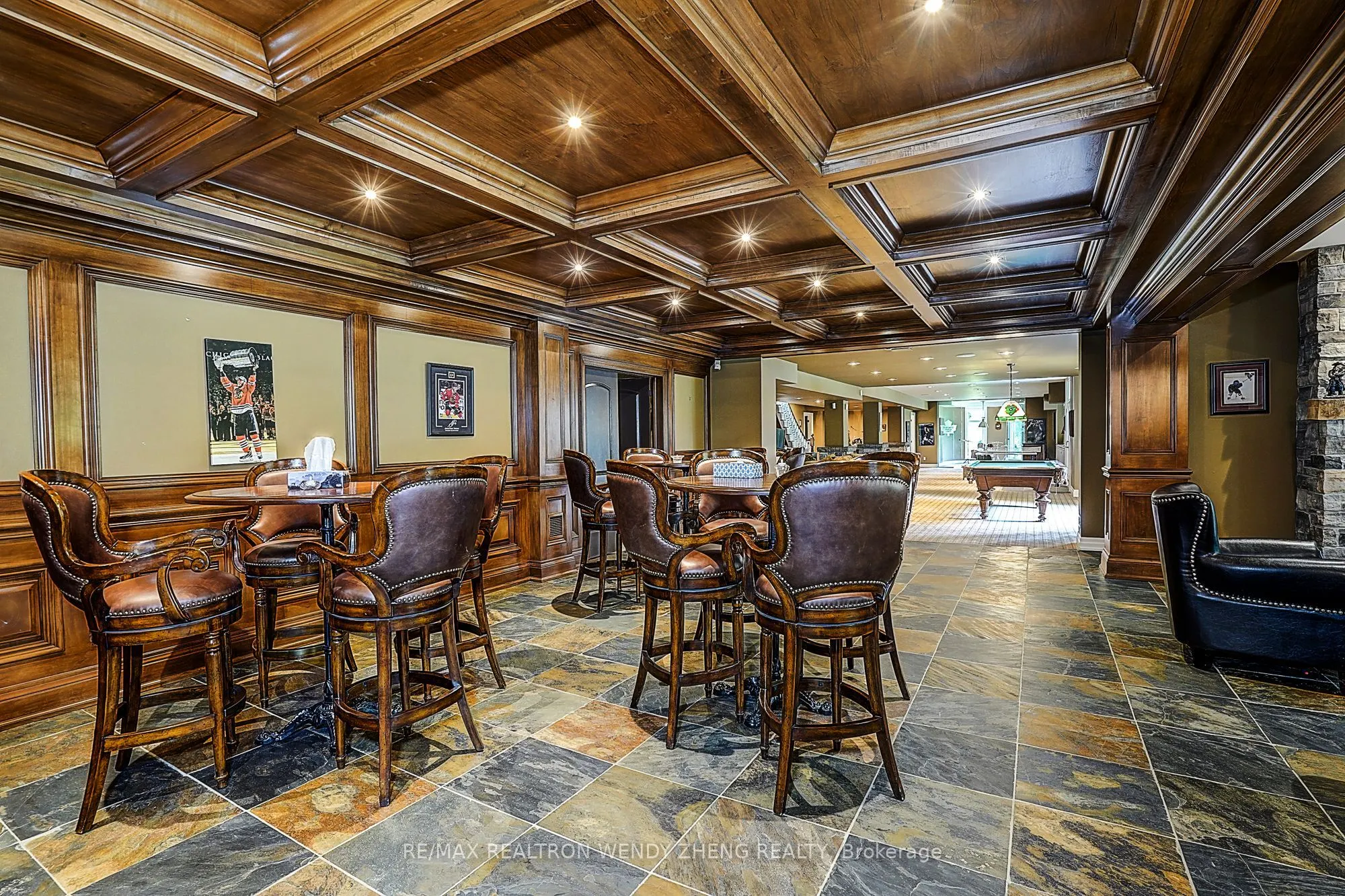 8 Alm Court