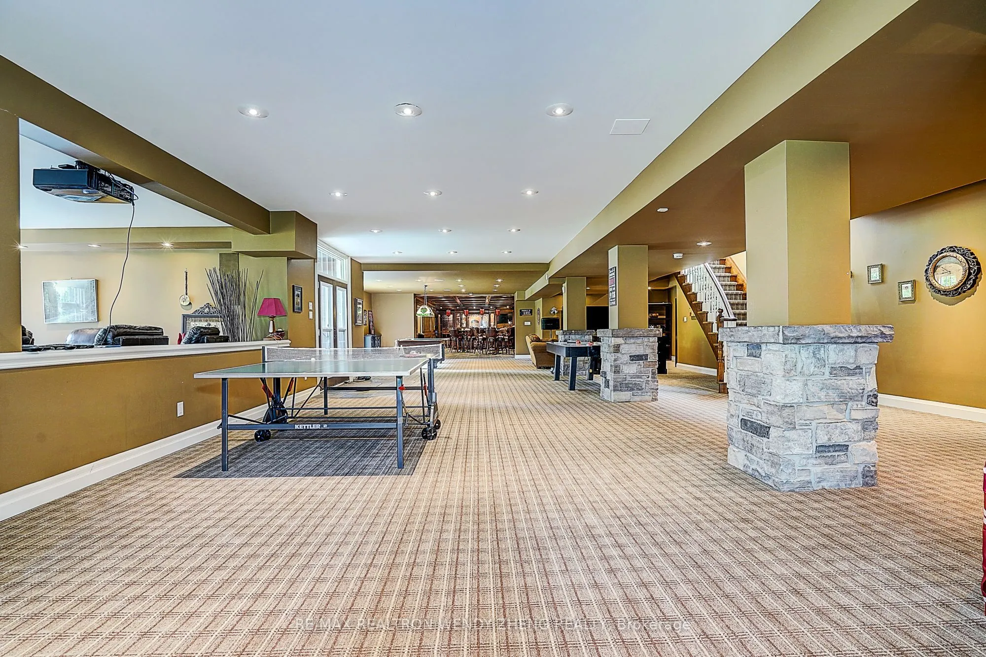 8 Alm Court