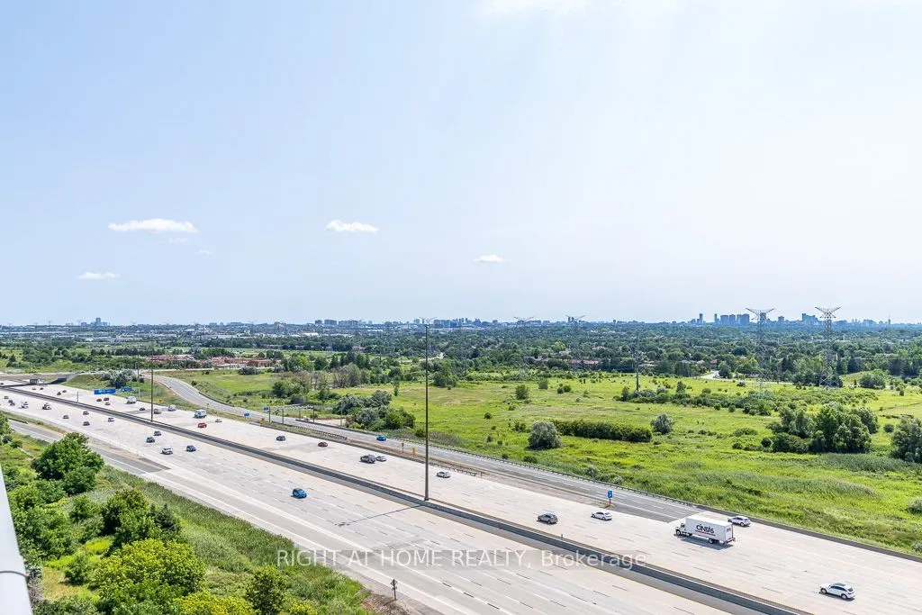 325 South Park Road #Ph05