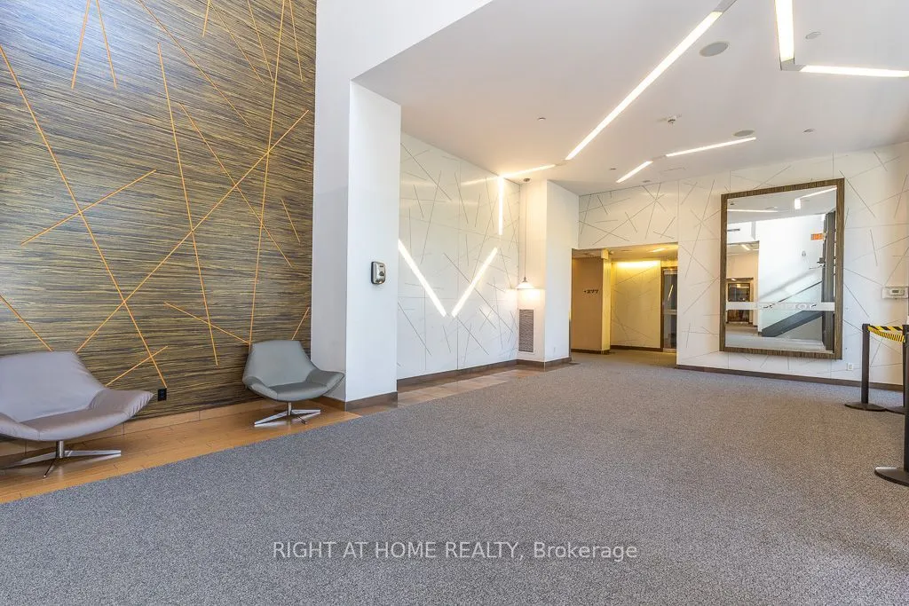 325 South Park Road #Ph05