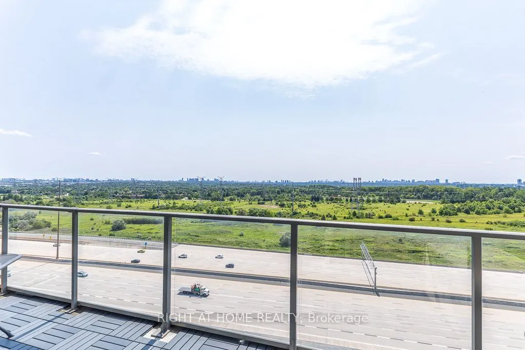 325 South Park Road #Ph05