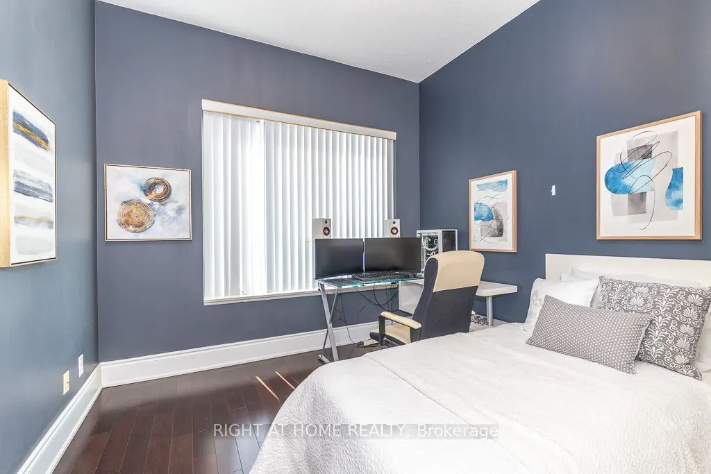 325 South Park Road #Ph05