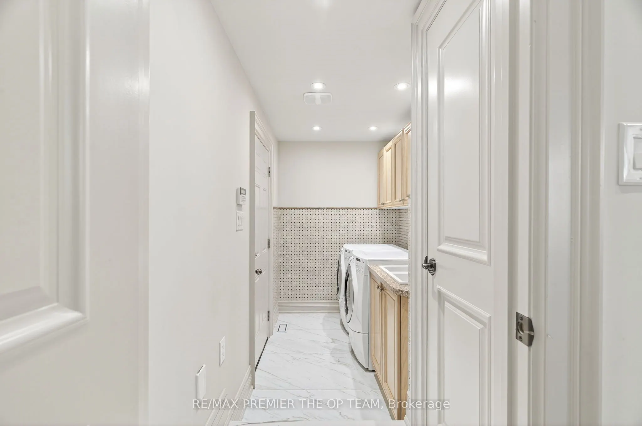 24 Grand Vellore Crescent