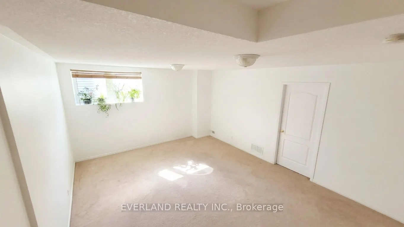 31 Marshview Avenue