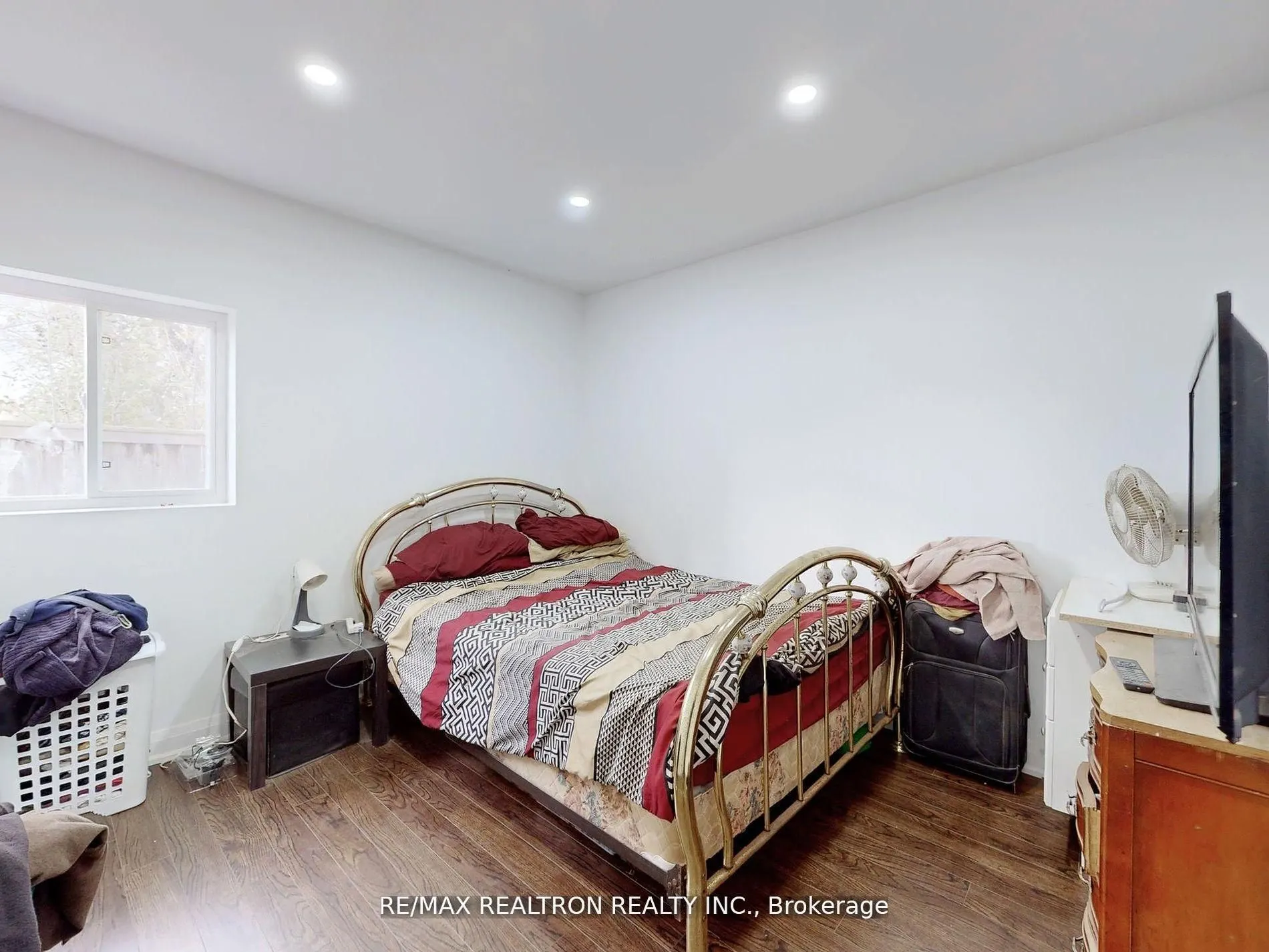 156 The Queensway Street S