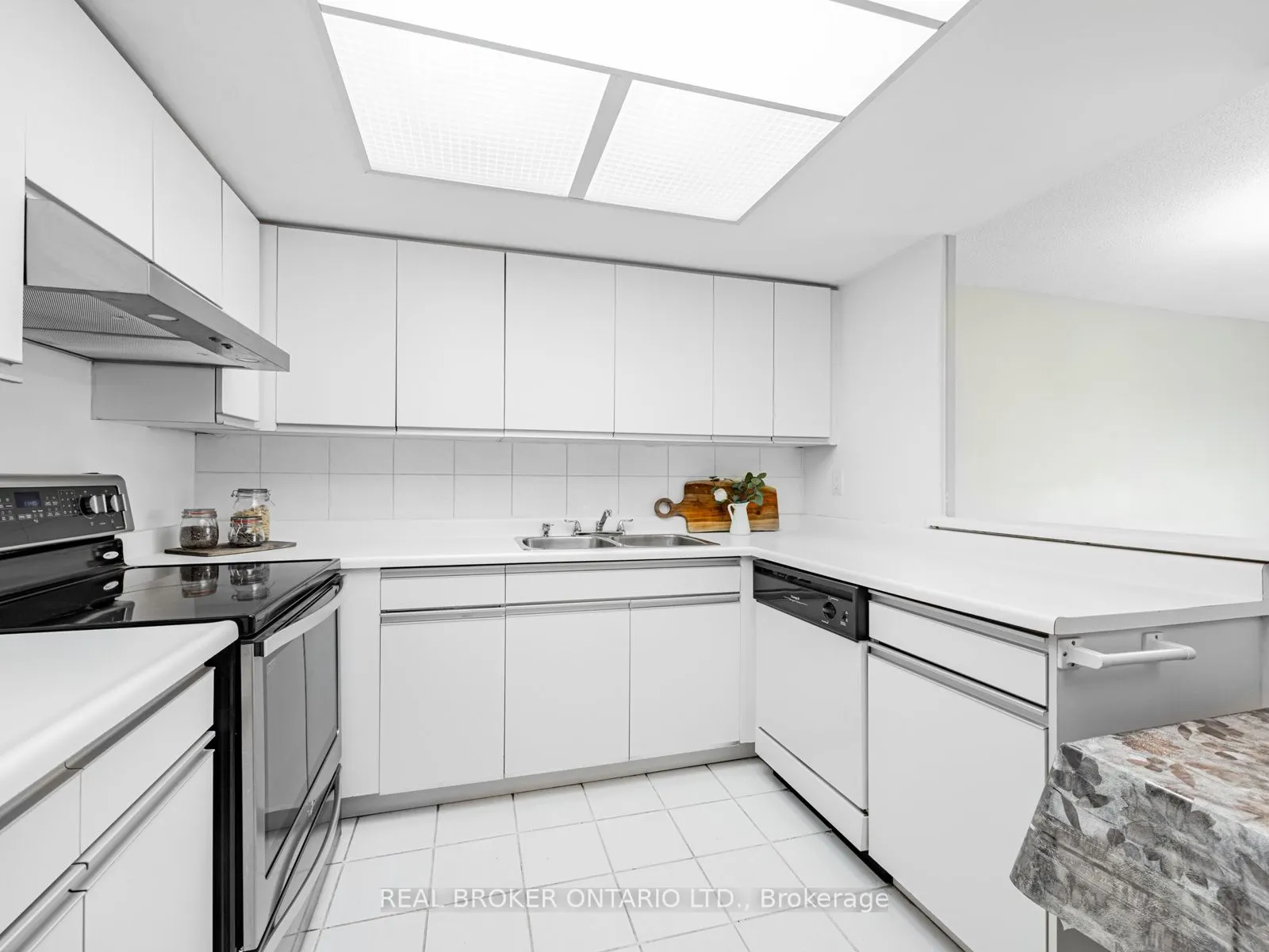 20 Baif Boulevard #805
