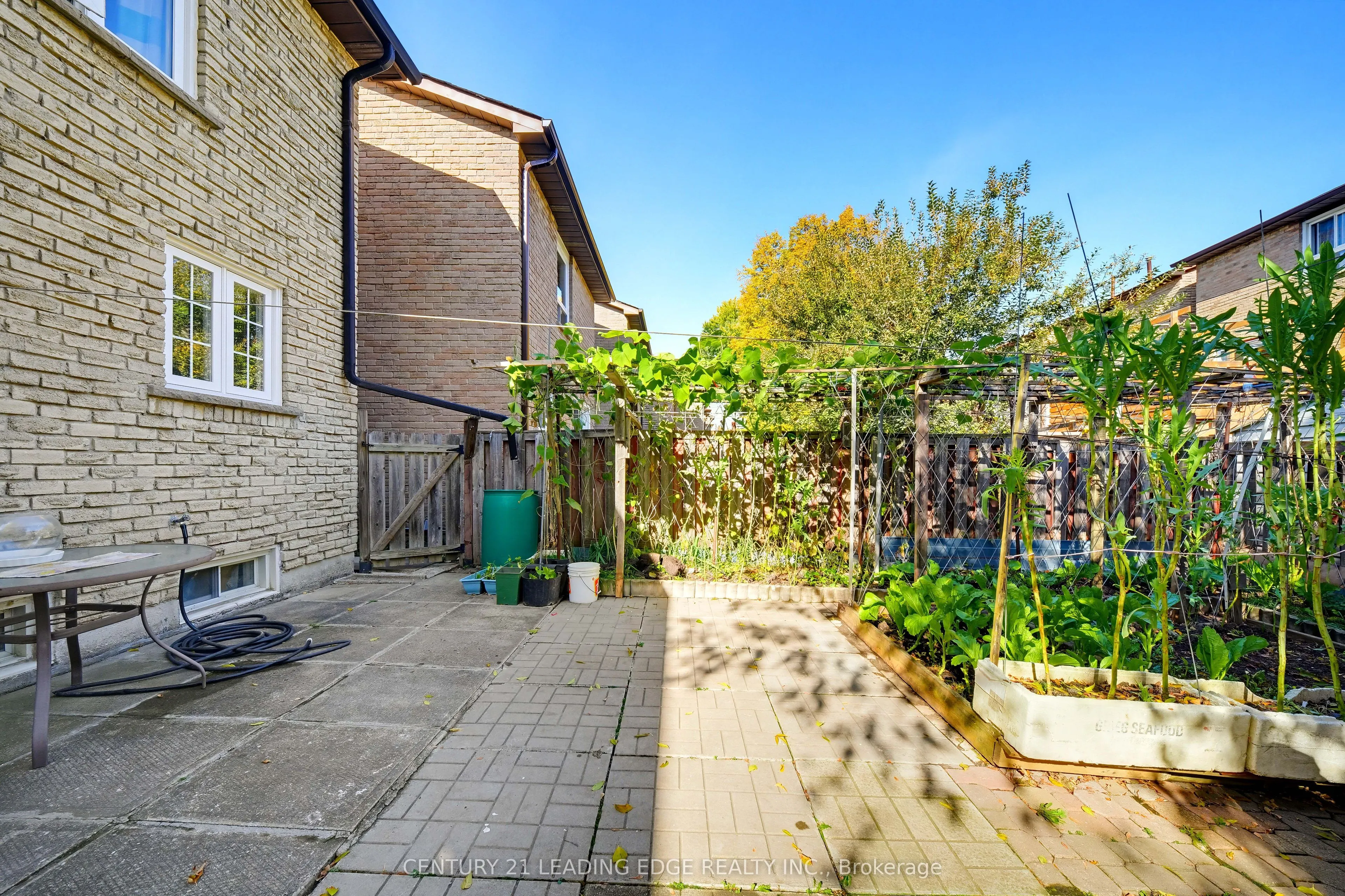 25 Croxley Green