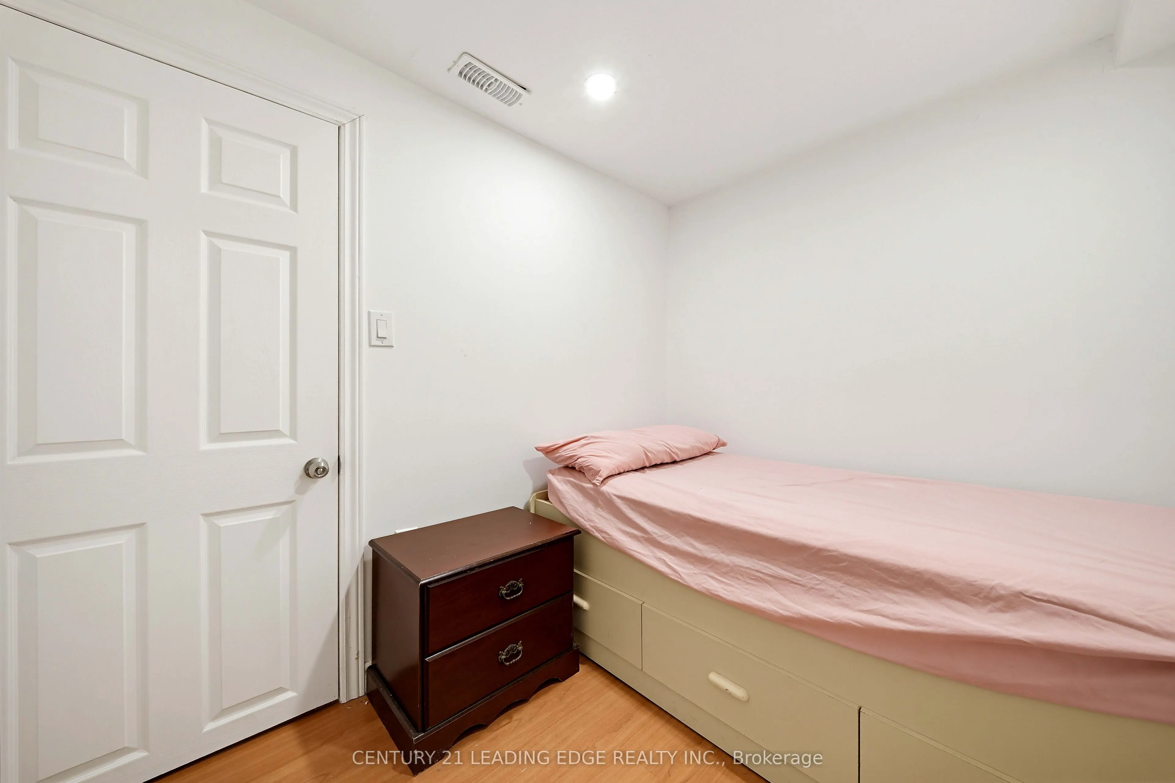 25 Croxley Green
