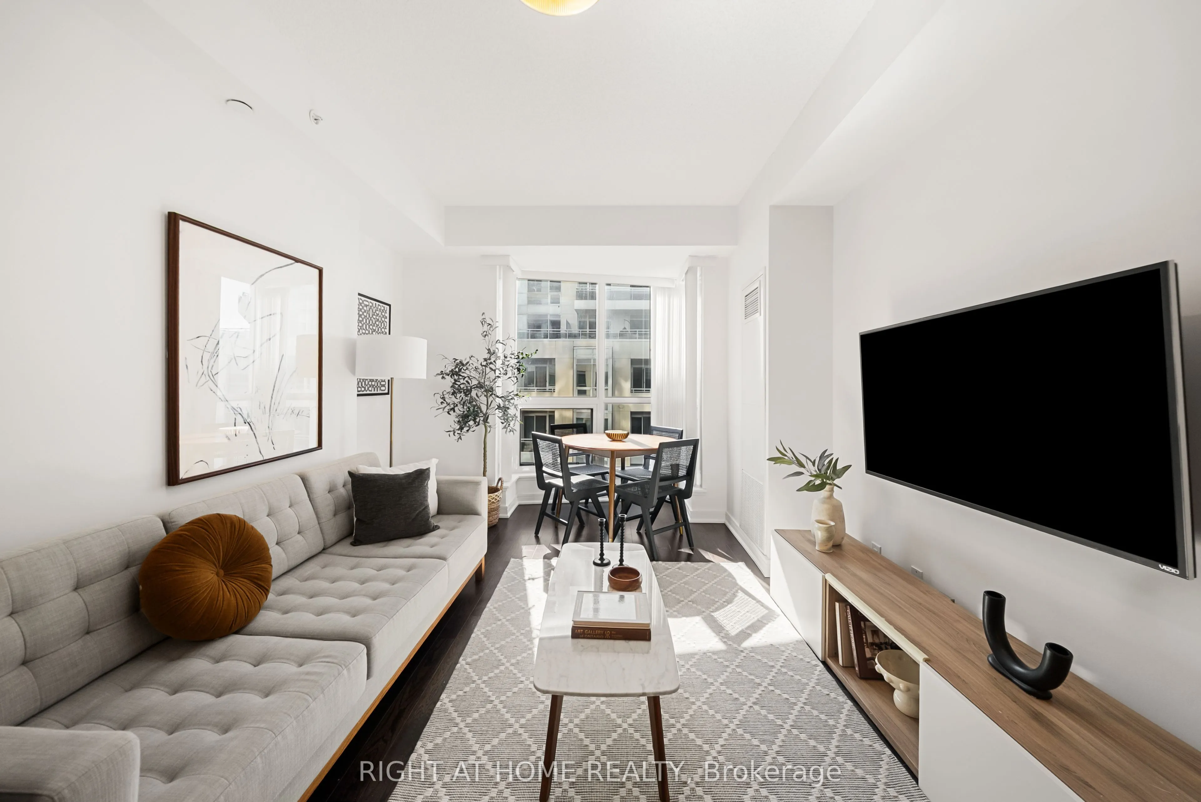 9201 Yonge Street #610