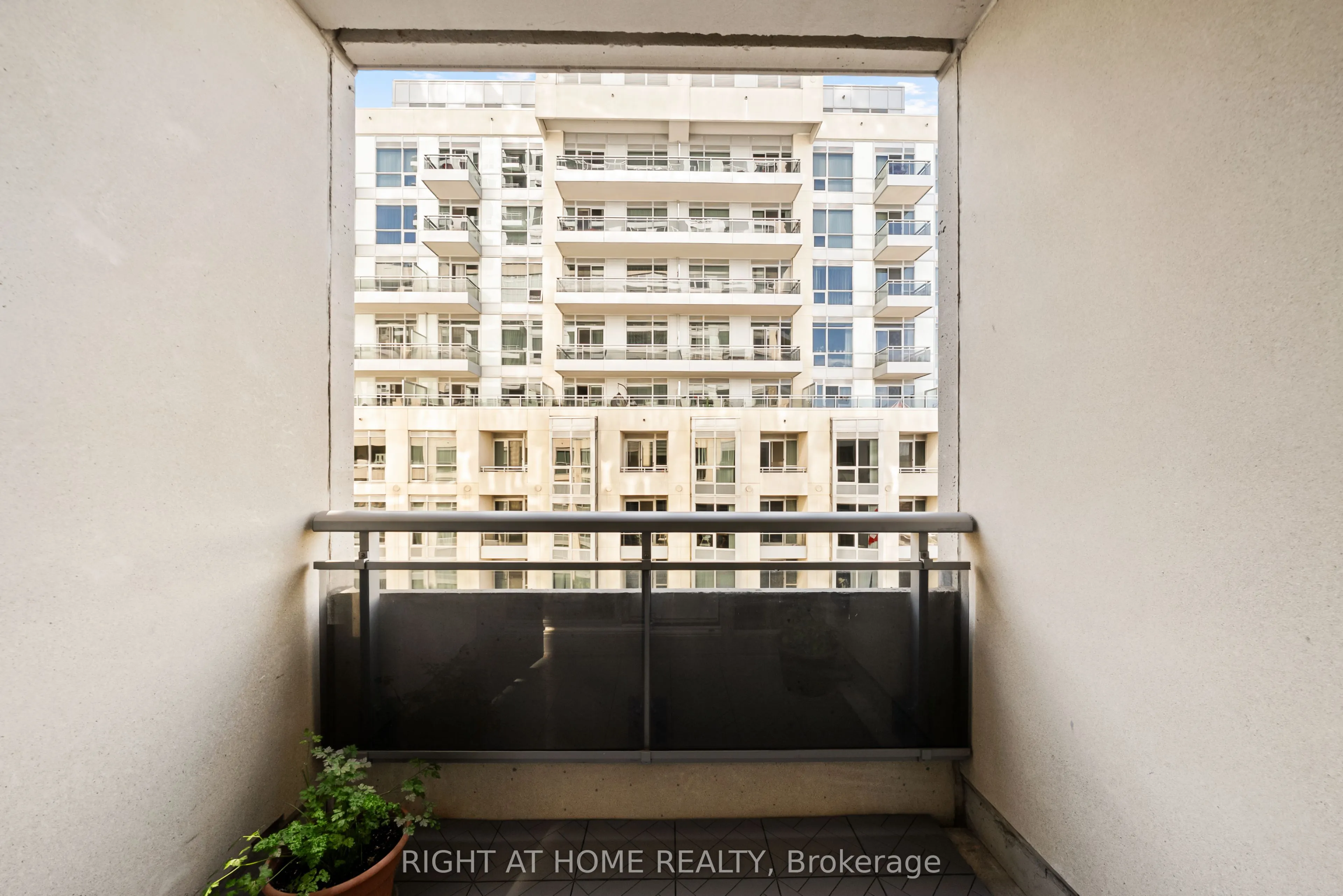 9201 Yonge Street #610