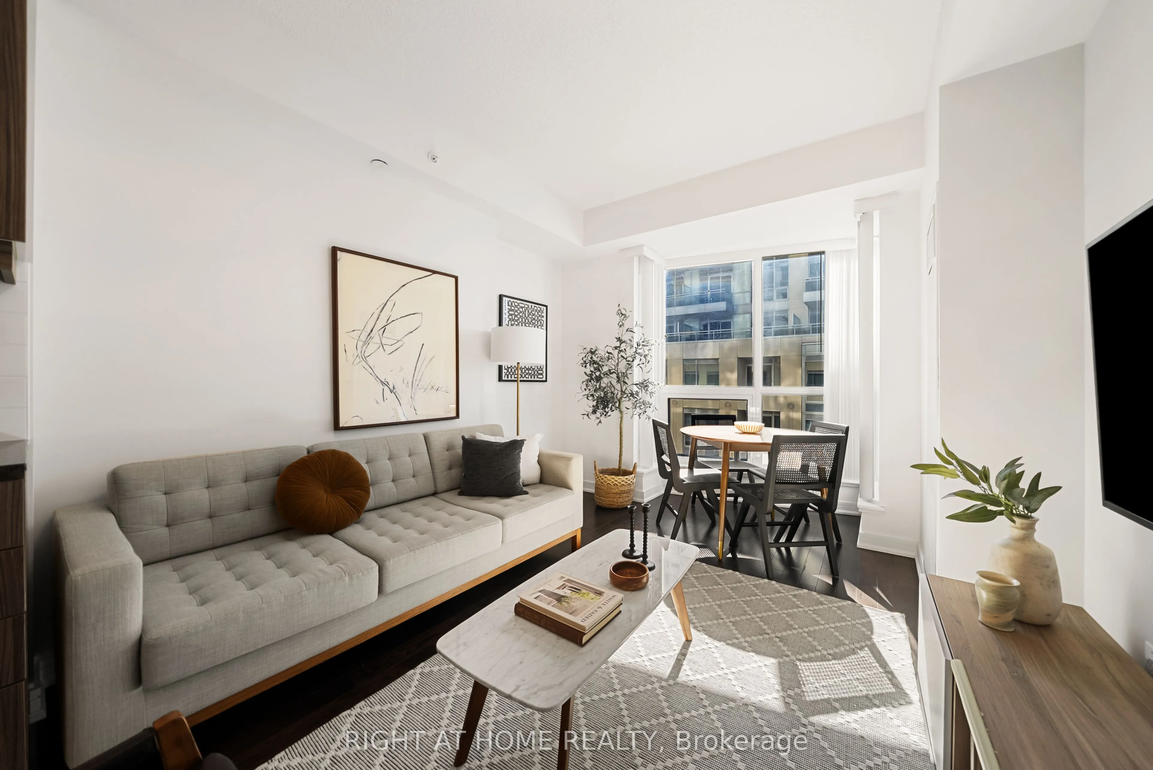 9201 Yonge Street #610
