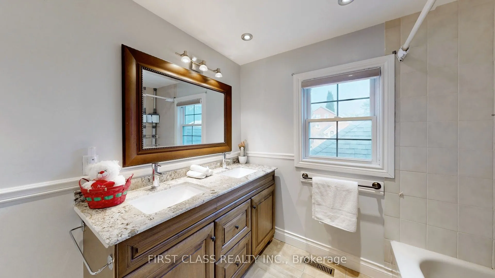 125 Longwater Chase