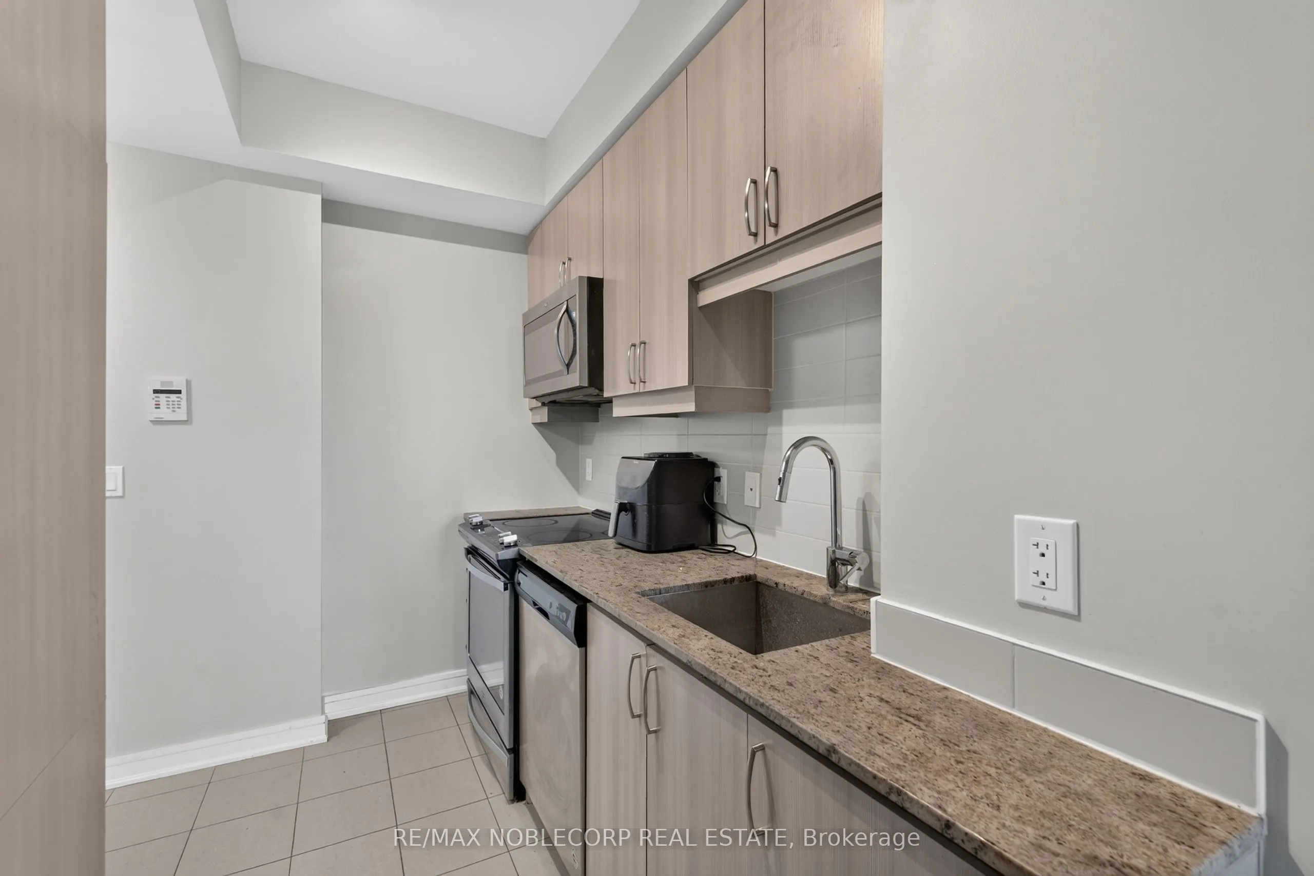 9191 Yonge Street #206SW