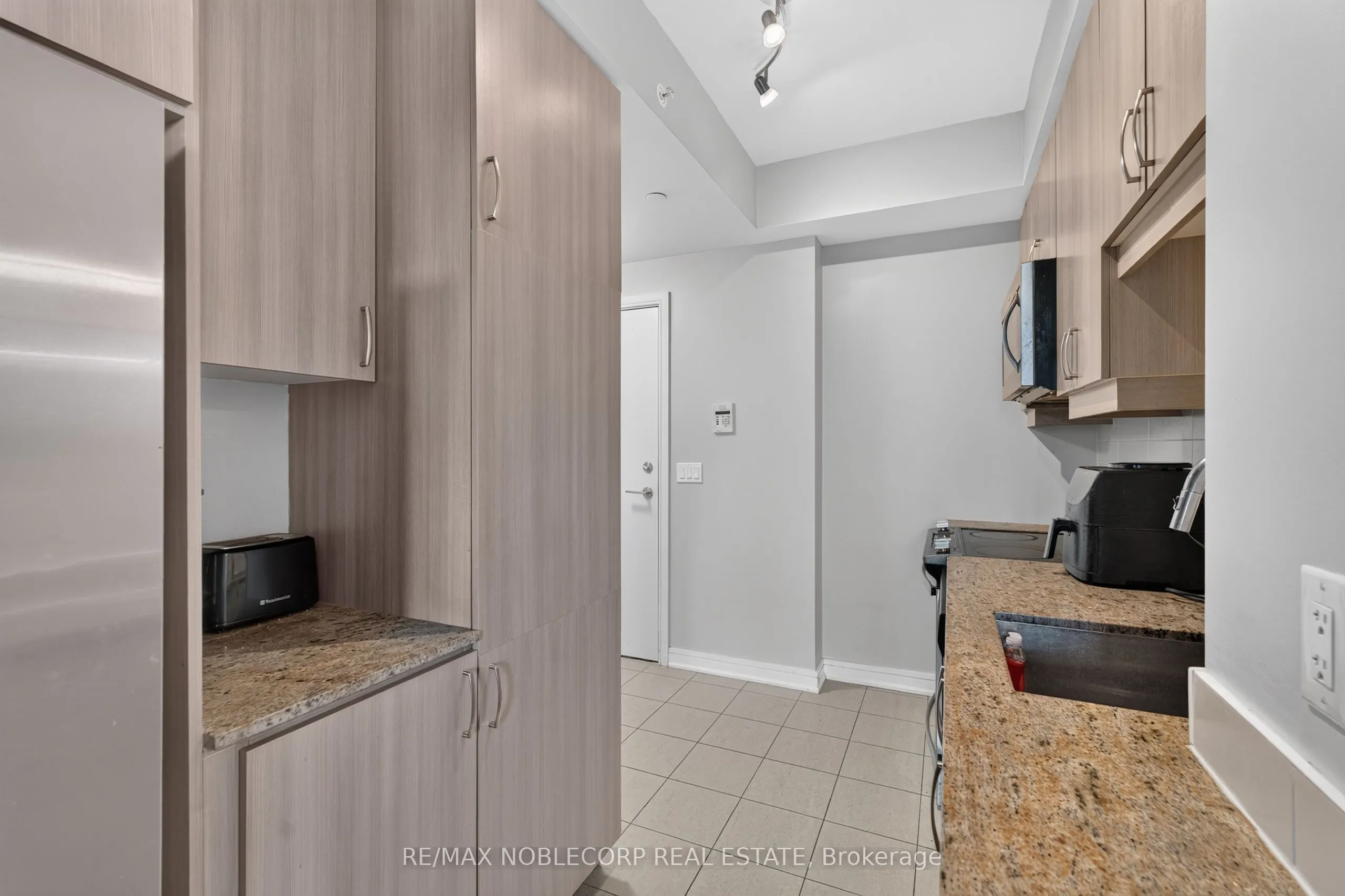 9191 Yonge Street #206SW