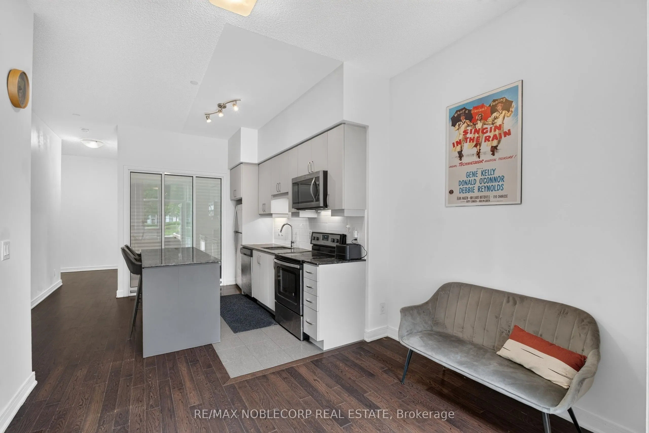 9199 Yonge Street N #102SE