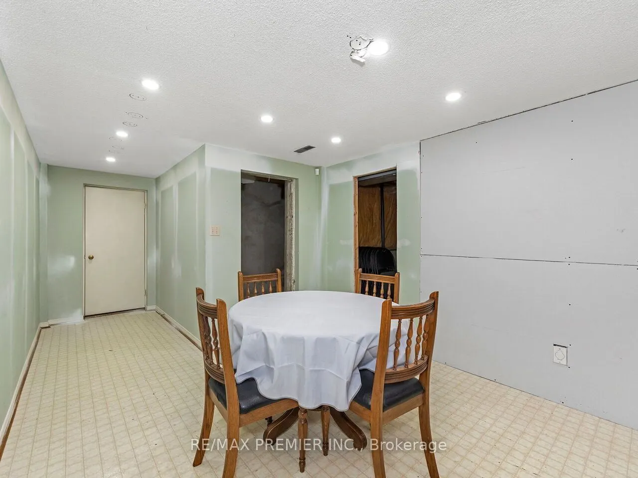 38 Spring Town Road