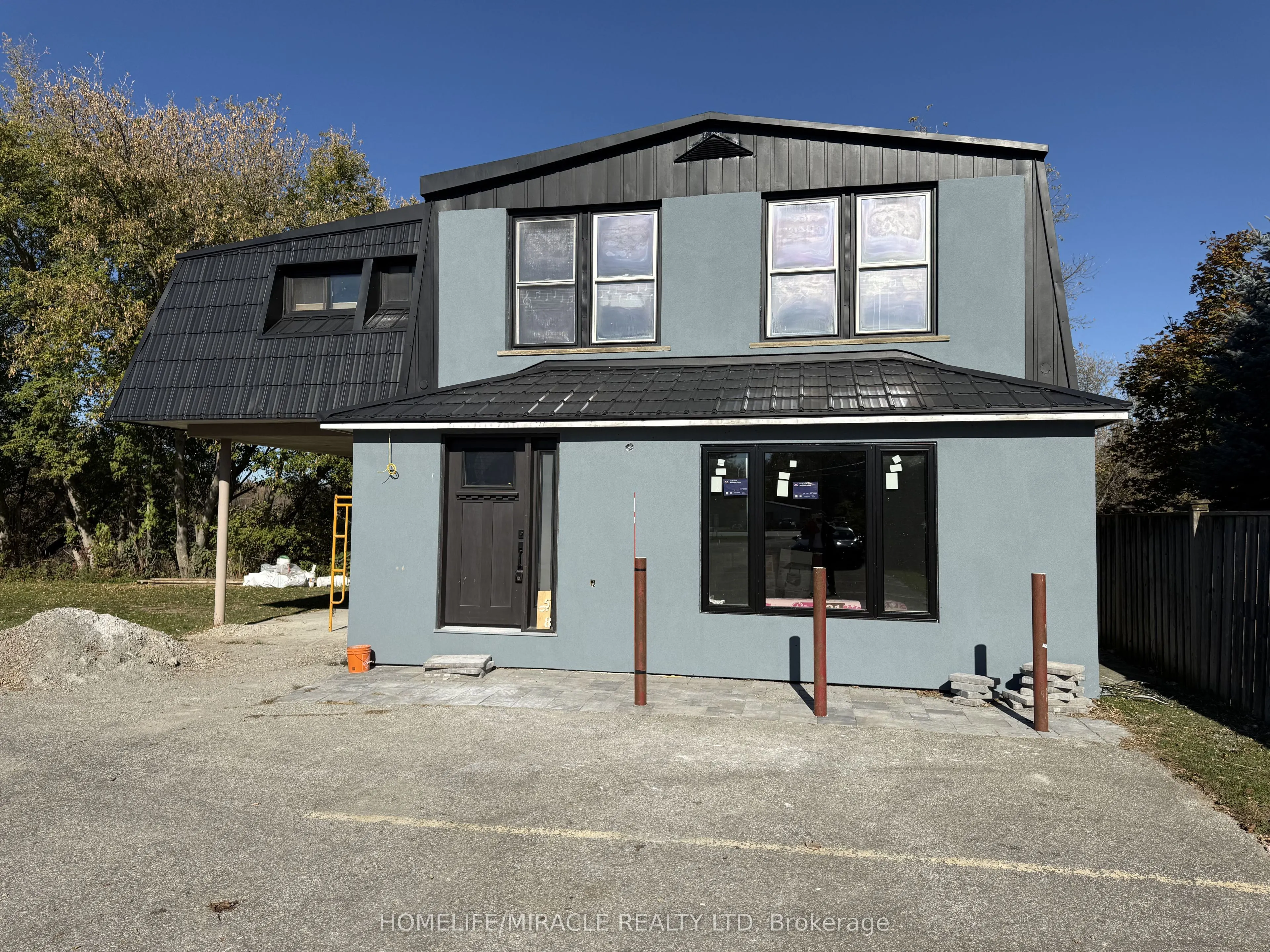 568 Victoria Street