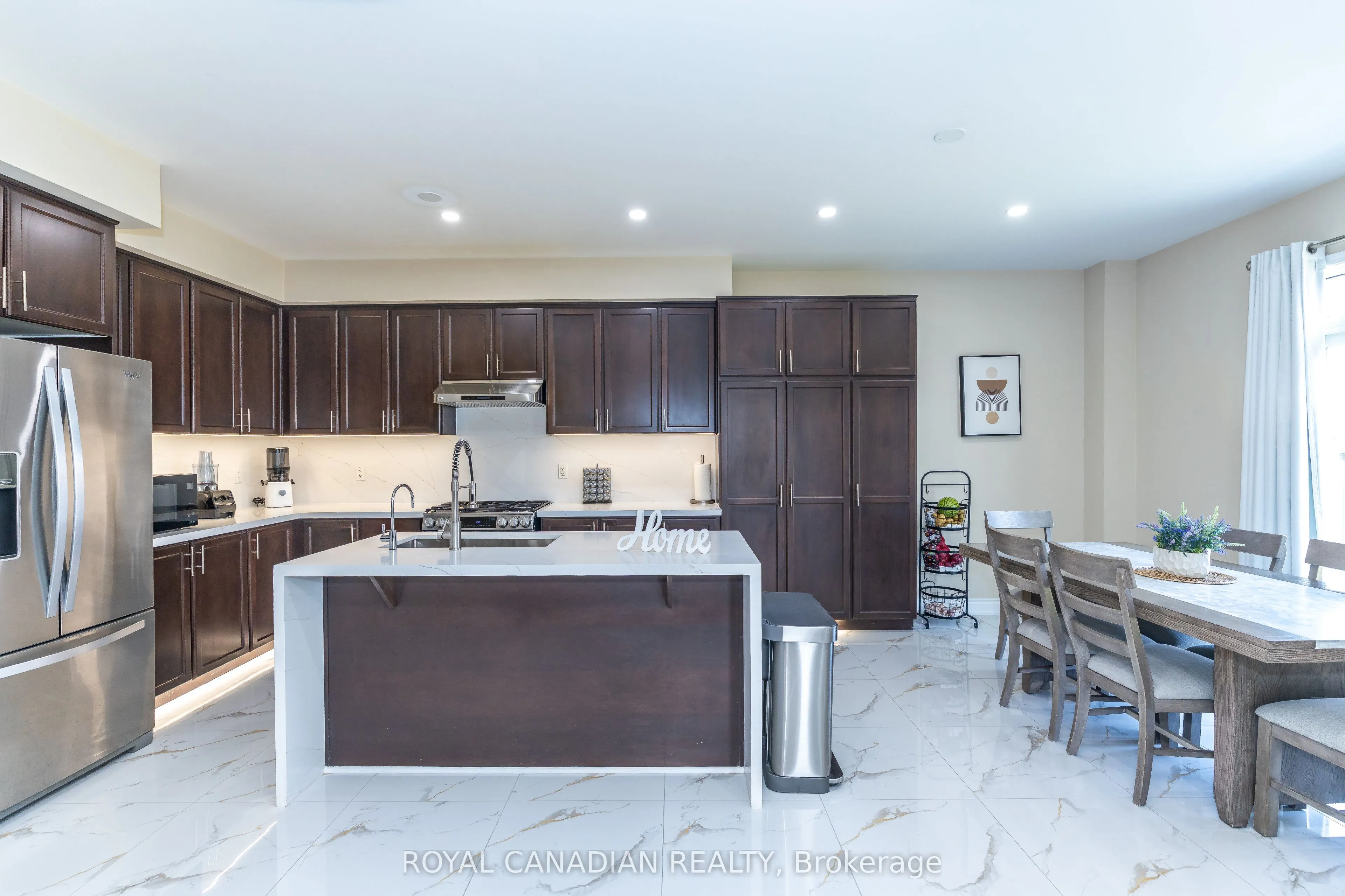 213 Richardson Crescent