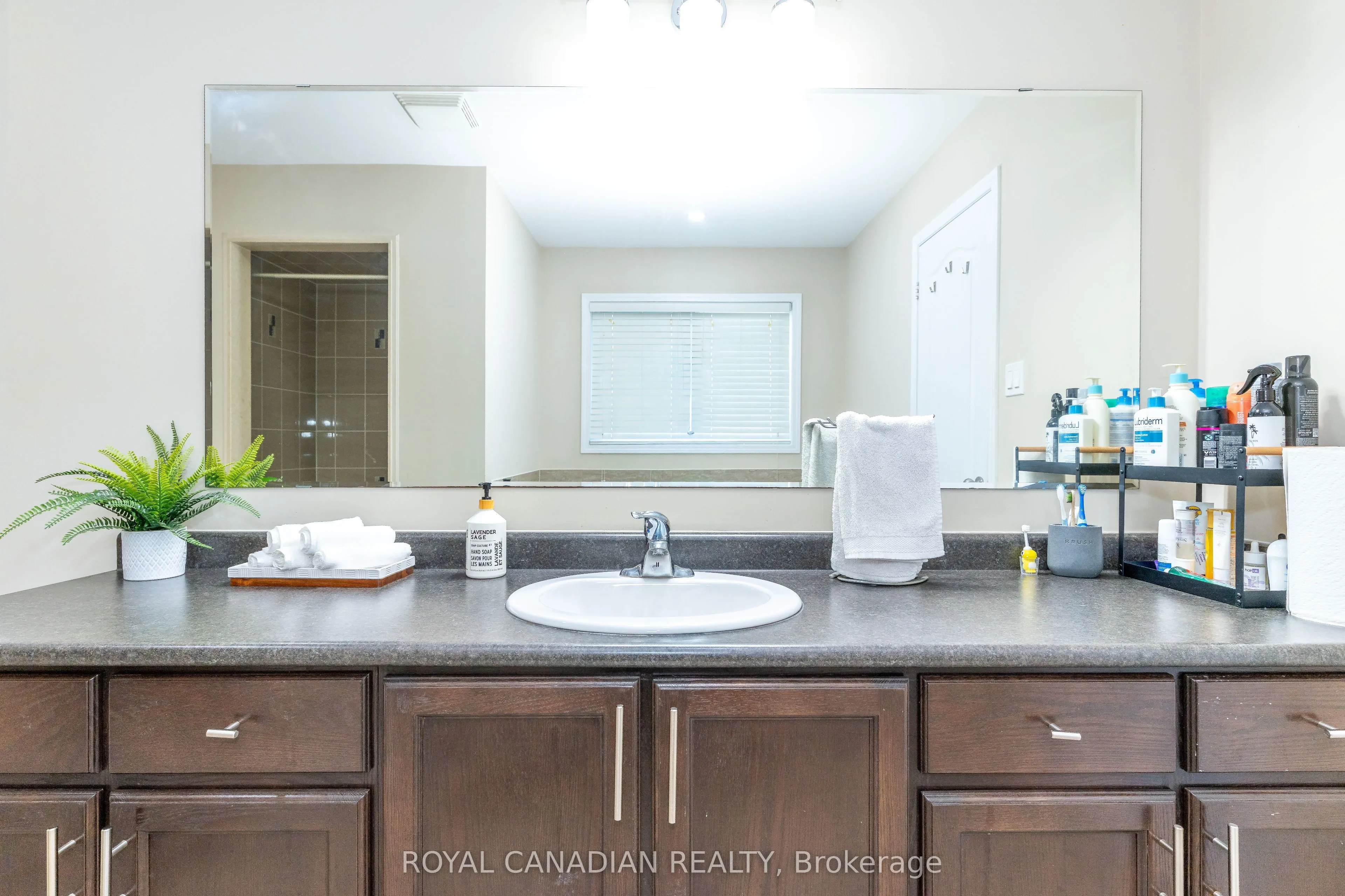 213 Richardson Crescent