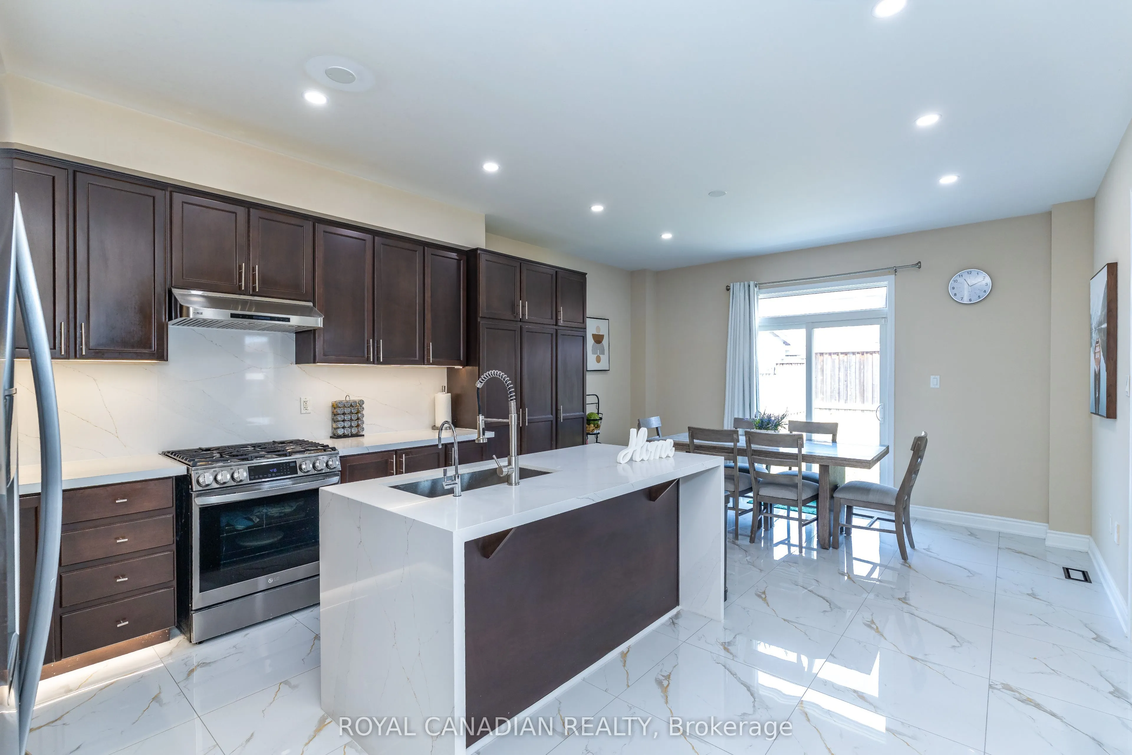 213 Richardson Crescent