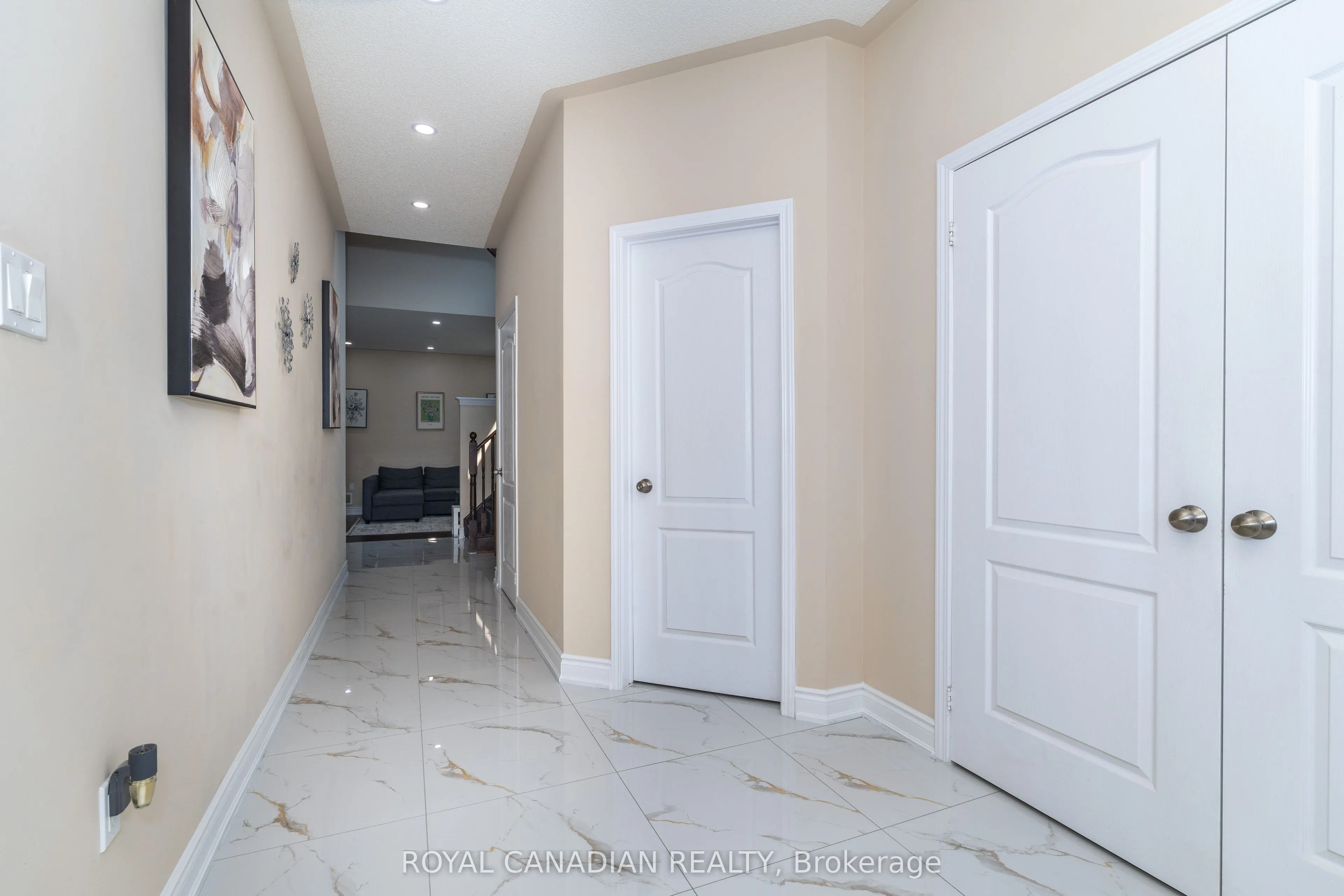 213 Richardson Crescent