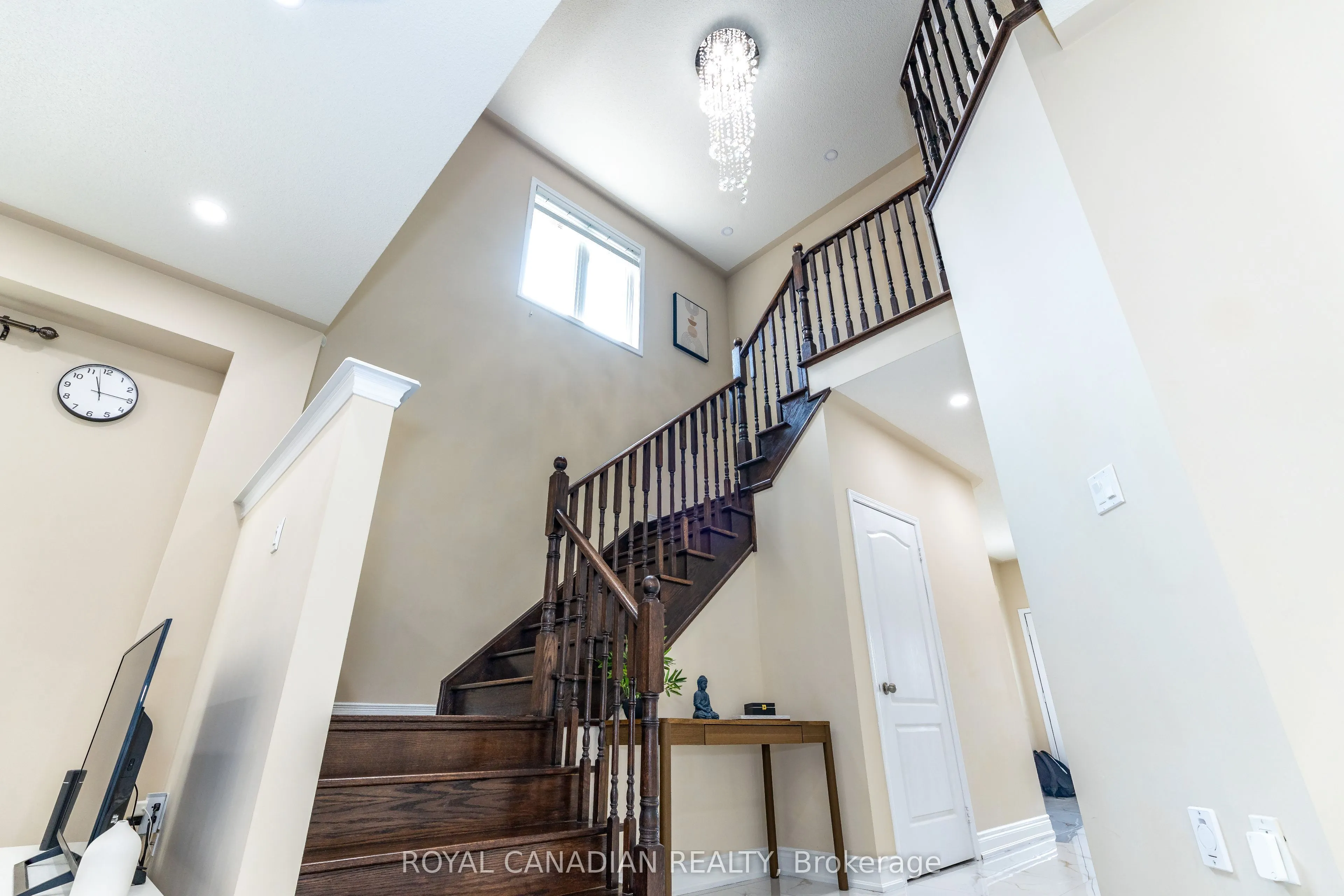 213 Richardson Crescent
