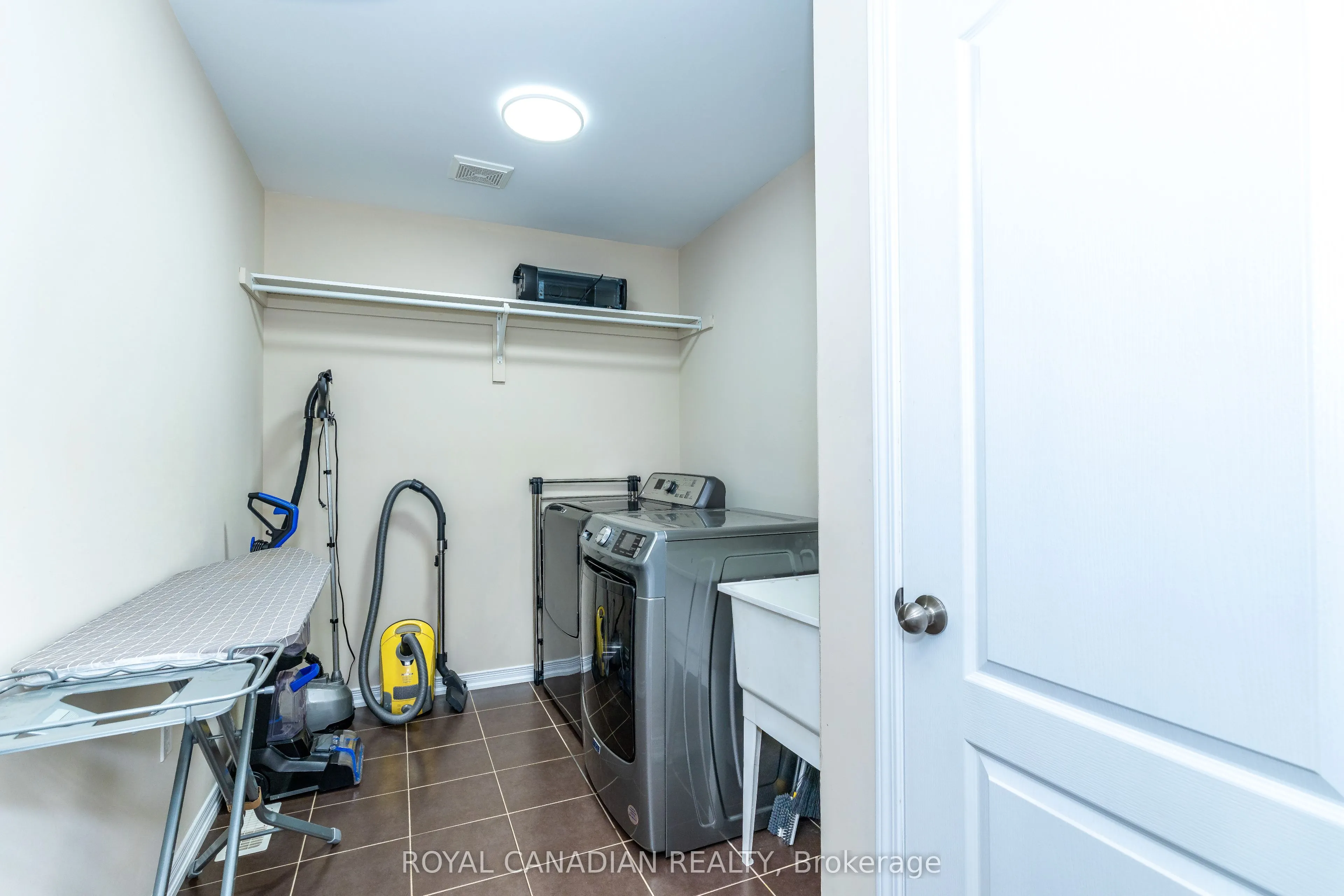 213 Richardson Crescent