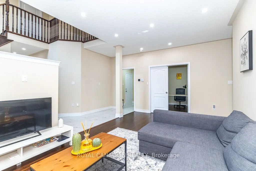 213 Richardson Crescent