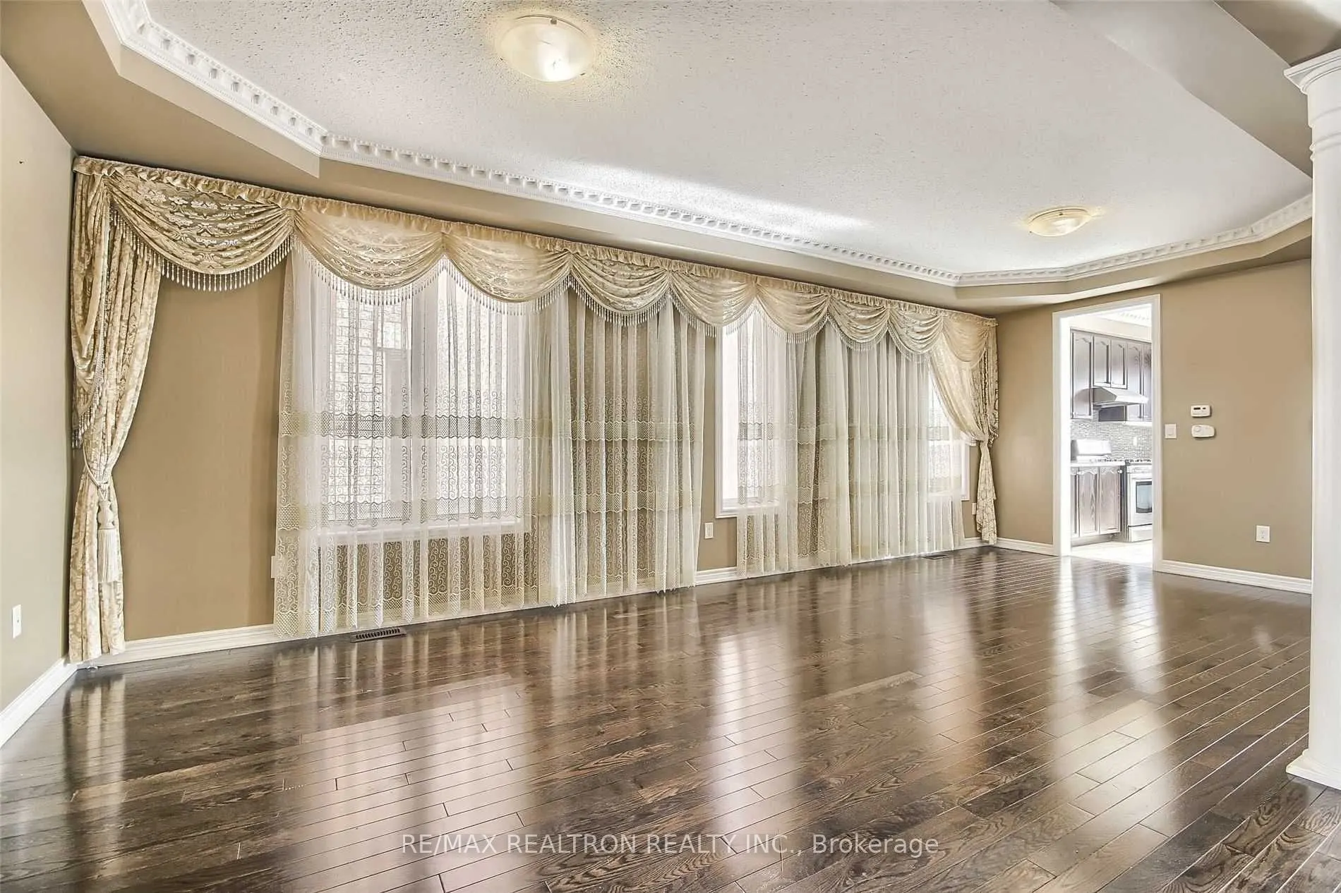 125 Holst Avenue