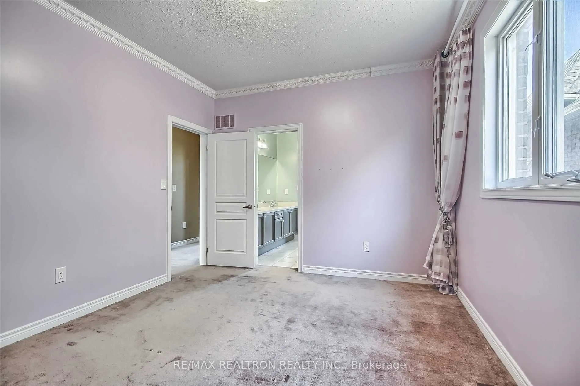 125 Holst Avenue