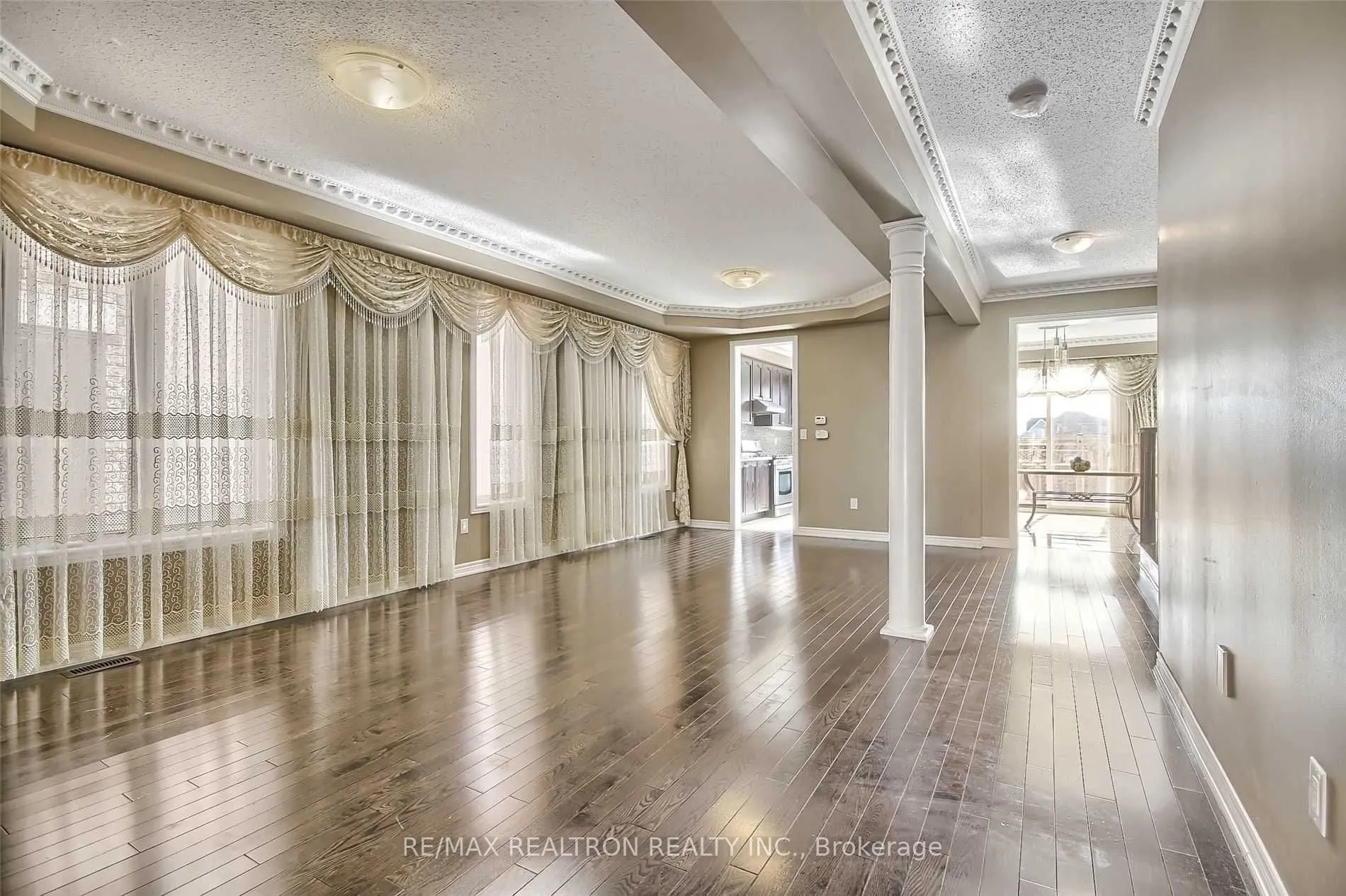 125 Holst Avenue