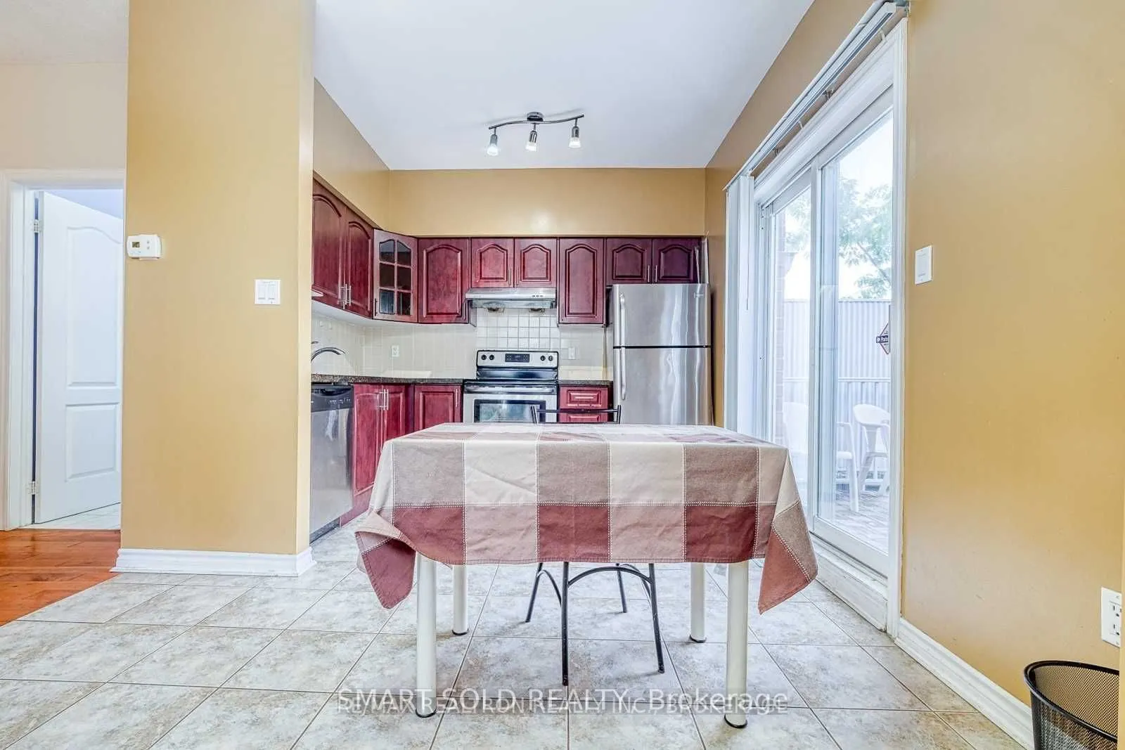 76E Leitchcroft Crescent #14