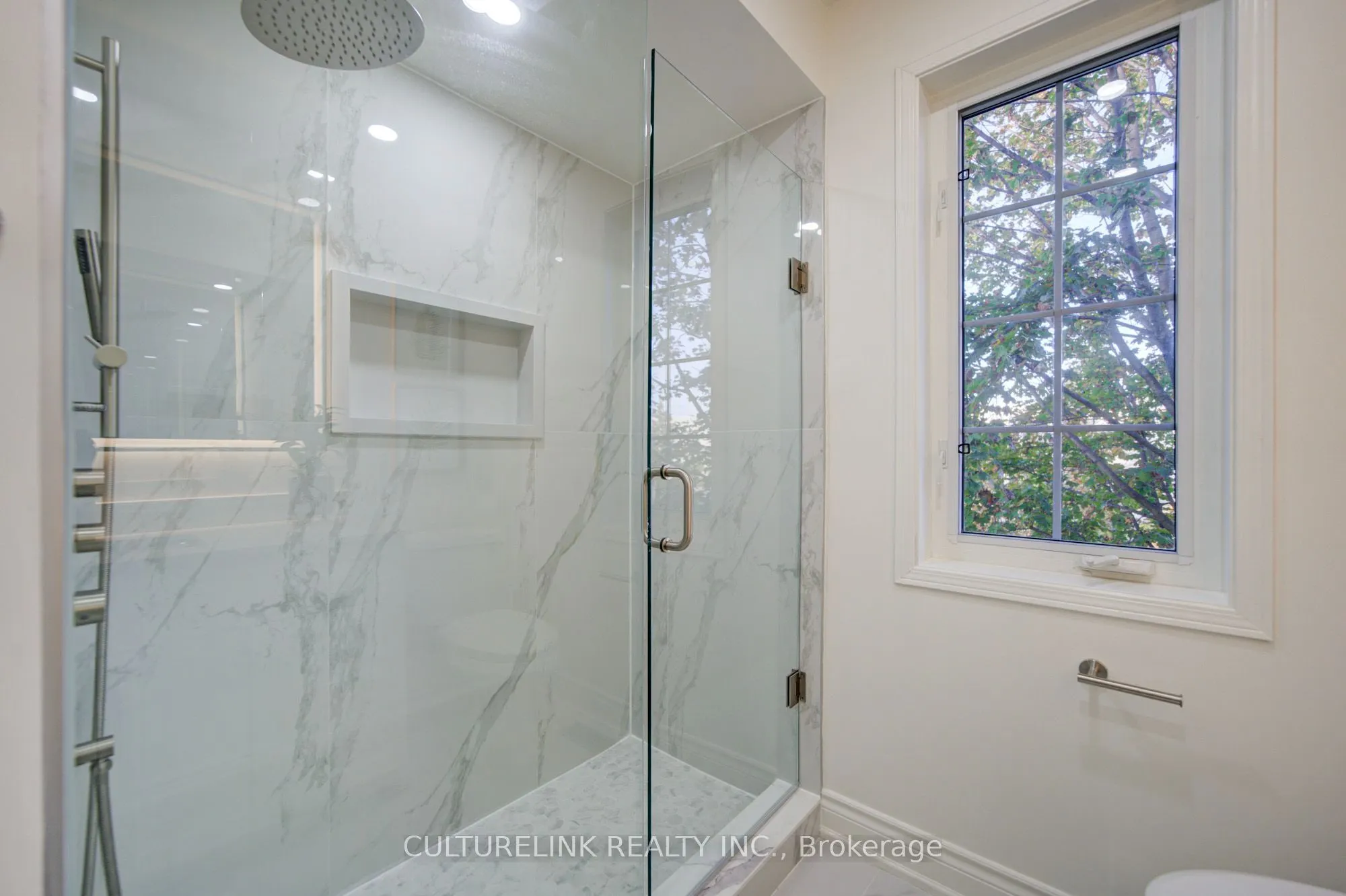 2 Hartwell Place