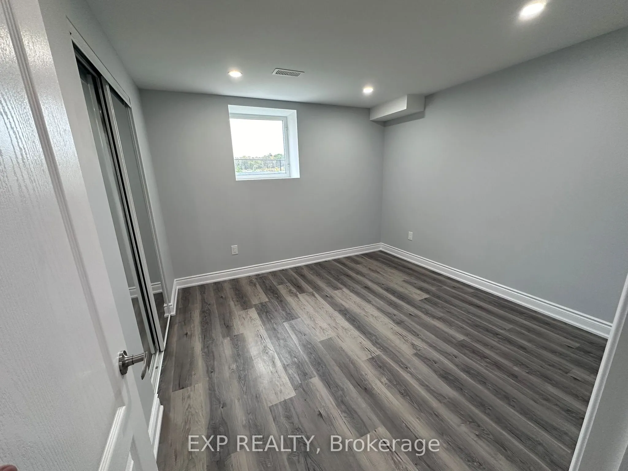 31 Lorne Thomas Place