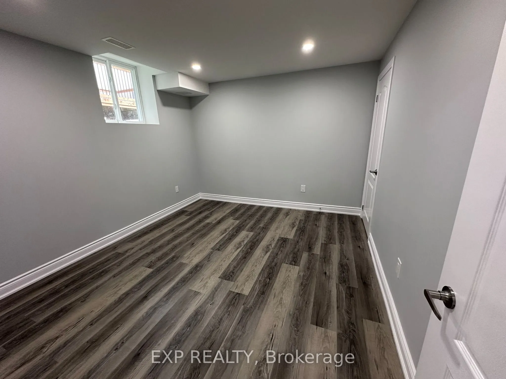 31 Lorne Thomas Place