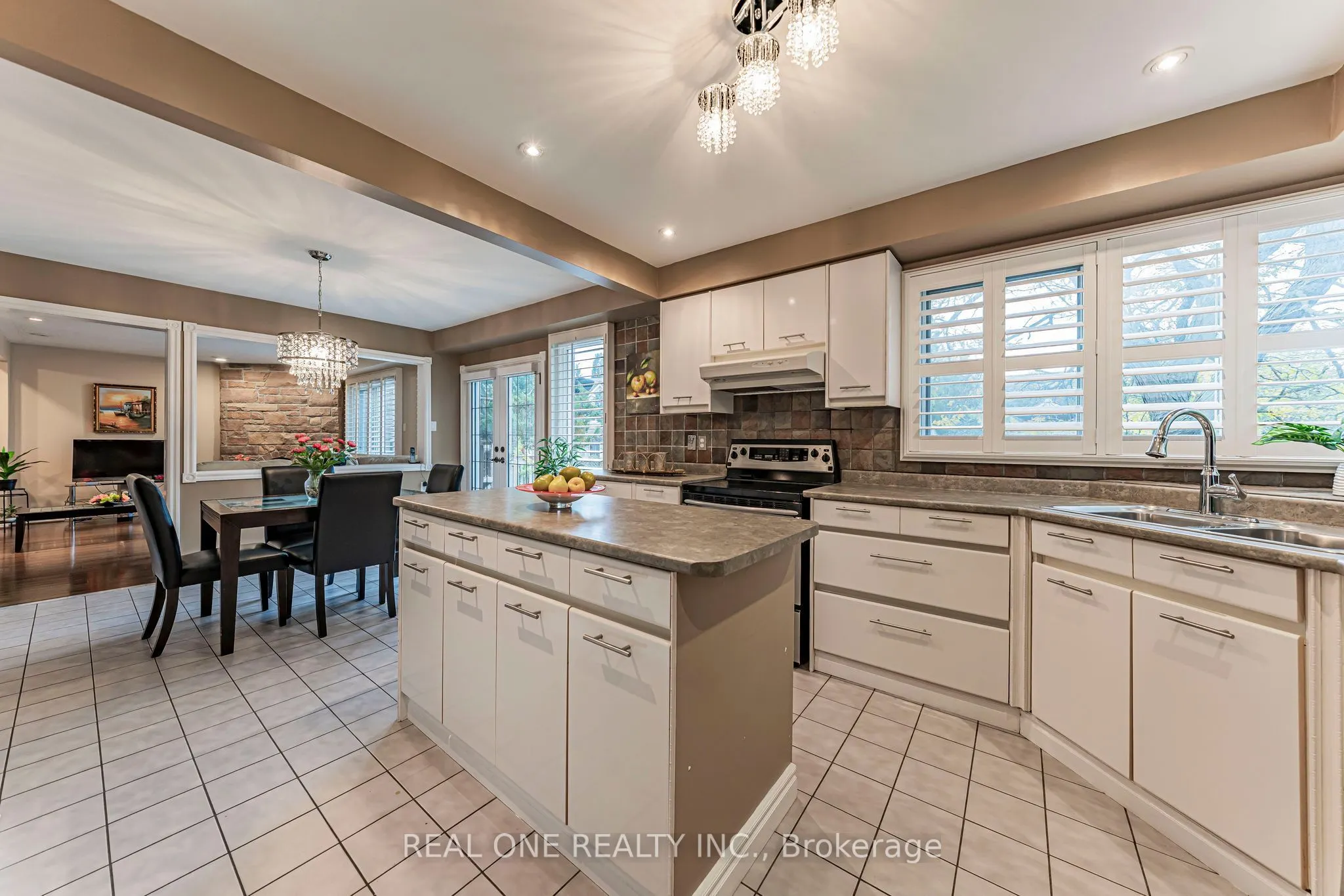 45 JOHN BUTTON Boulevard