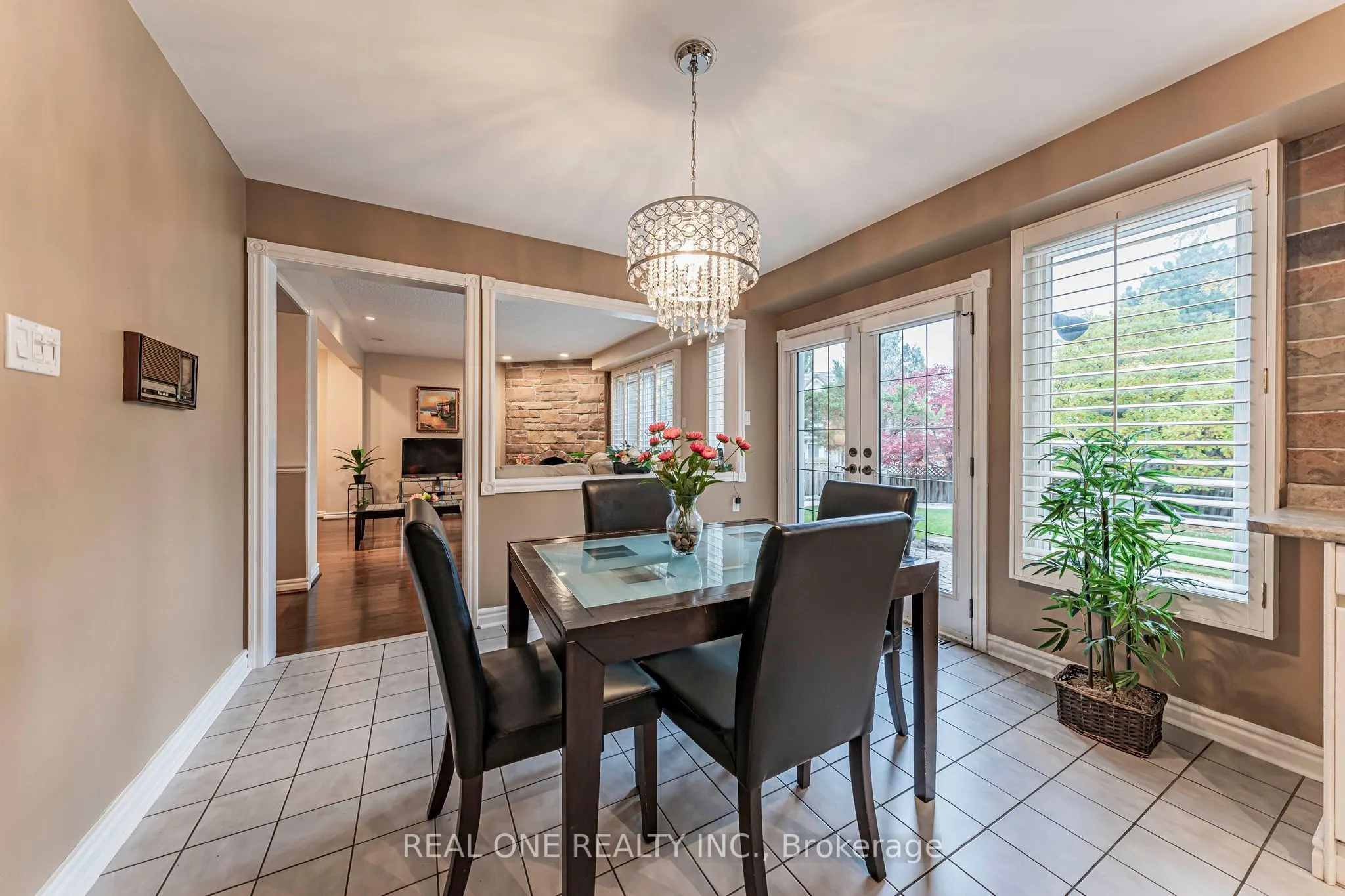45 JOHN BUTTON Boulevard