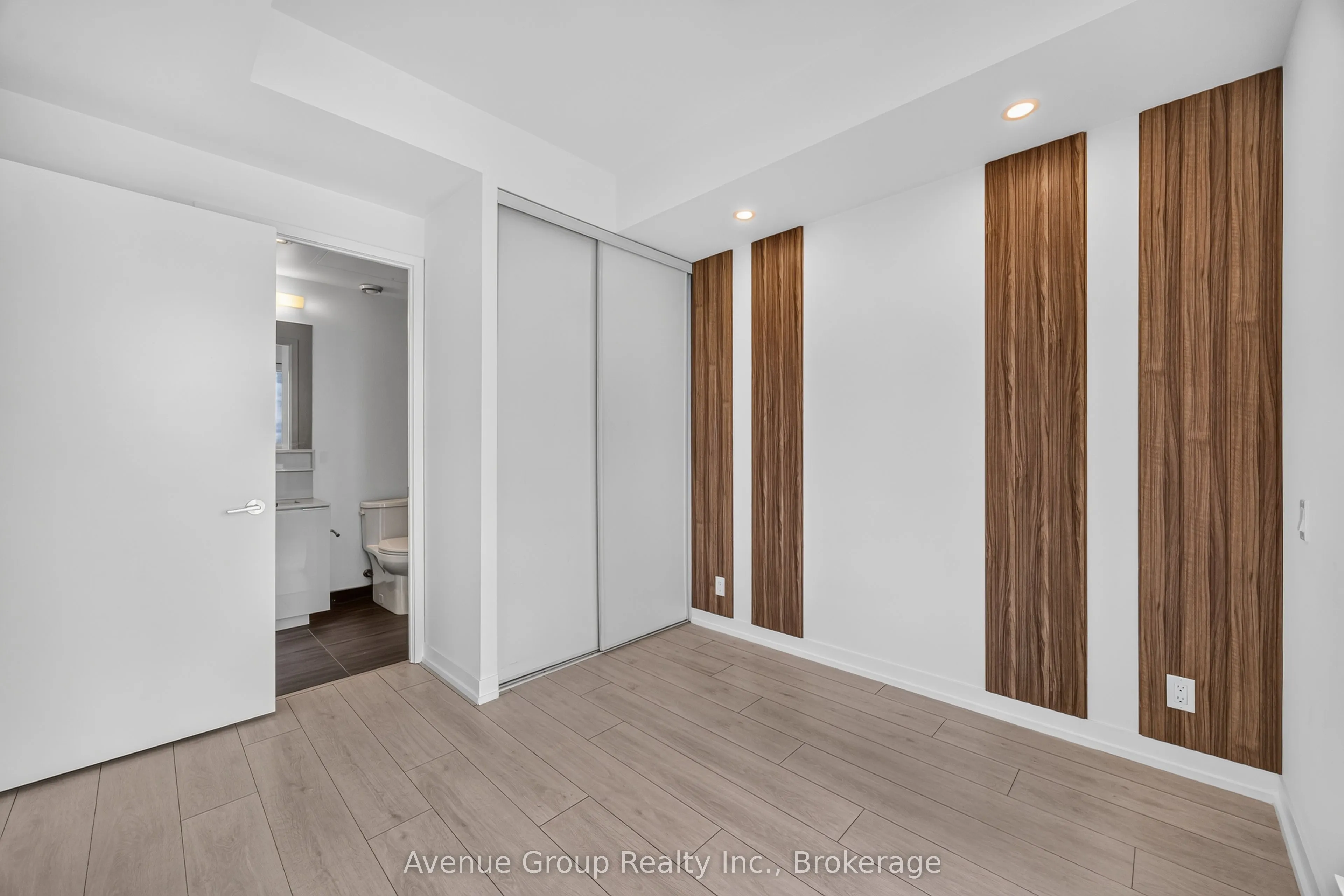 898 Portage Parkway #2106