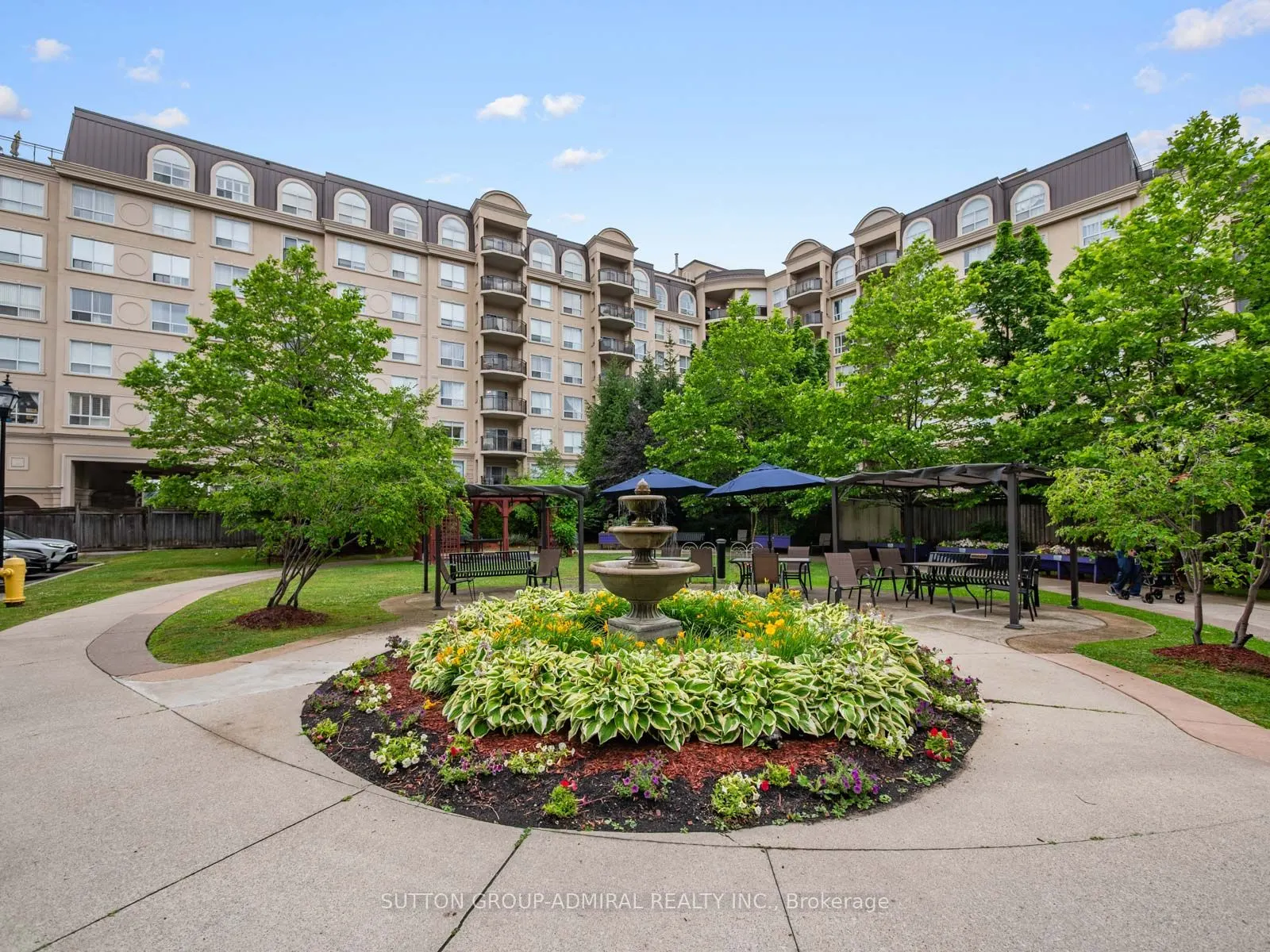 1 Maison Parc Court #215