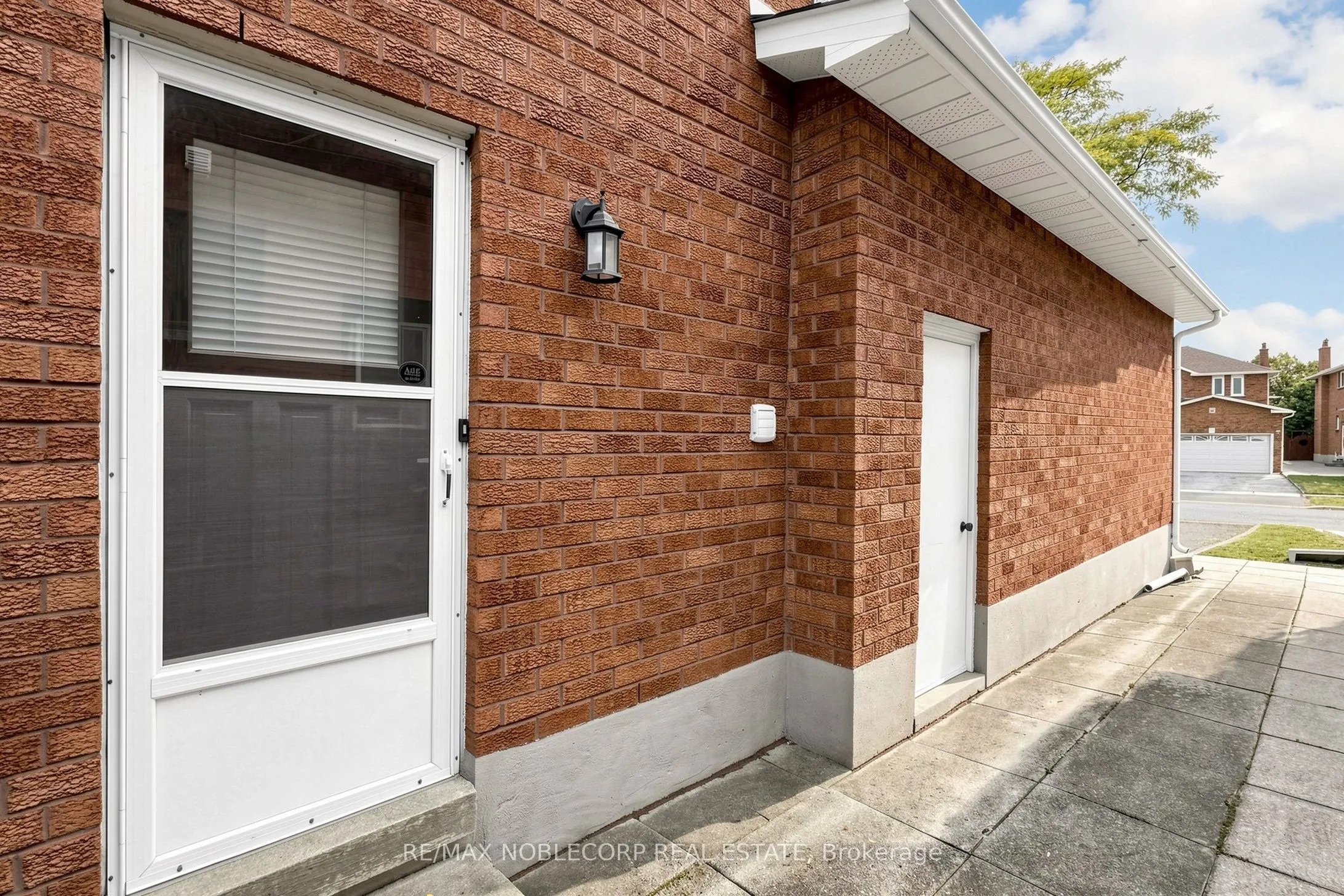 162 Venetian Crescent