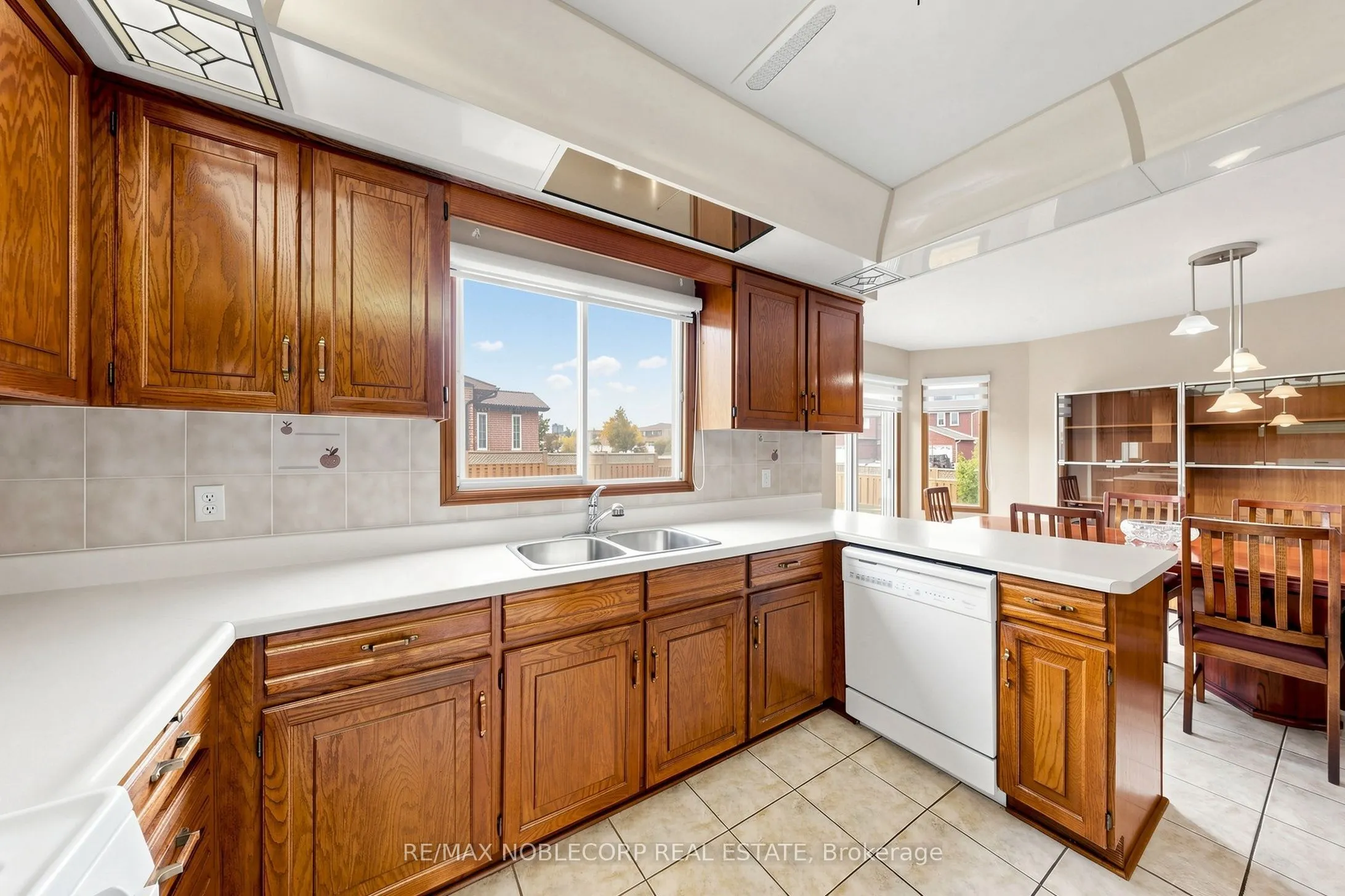 162 Venetian Crescent
