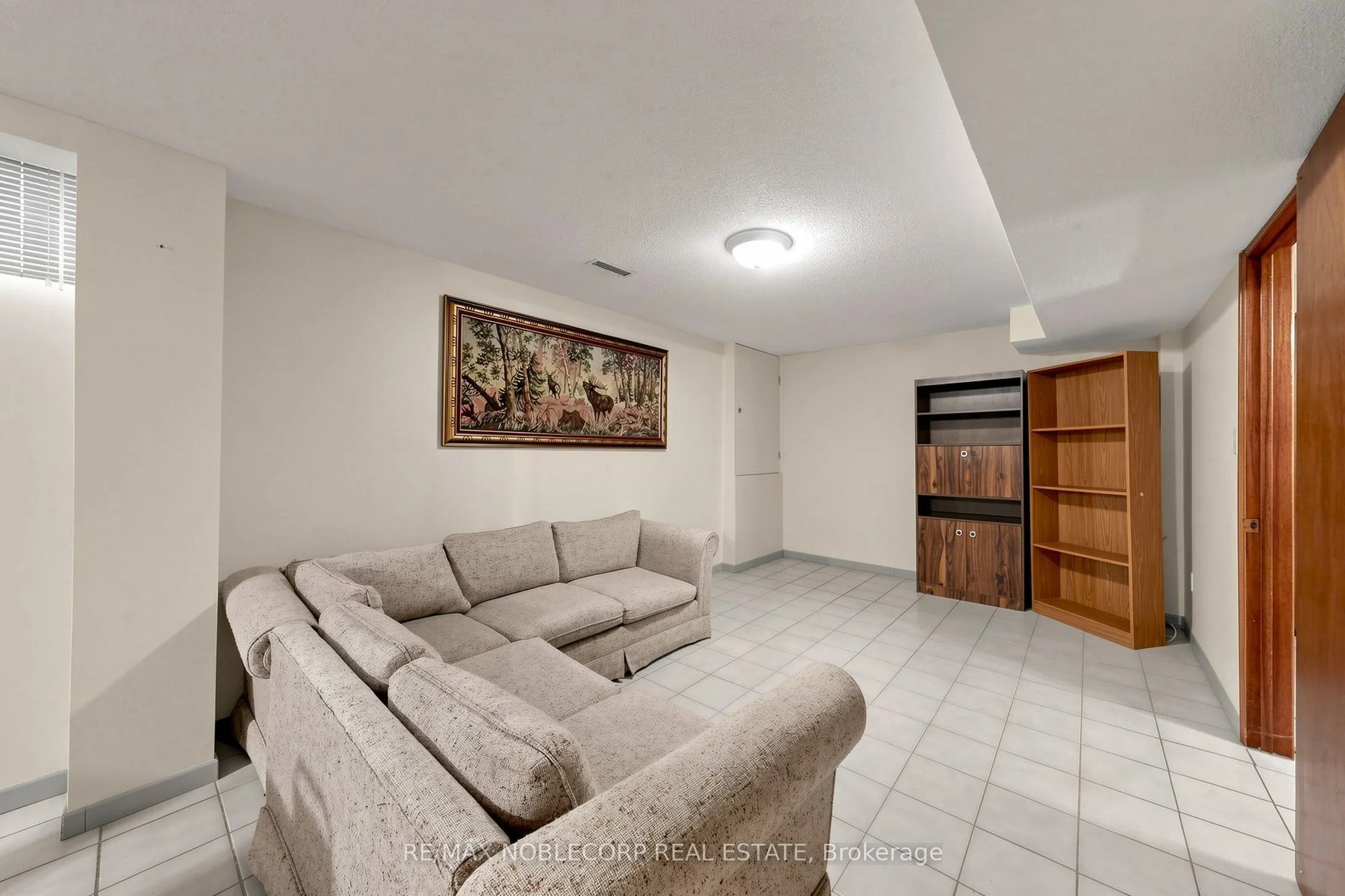 162 Venetian Crescent