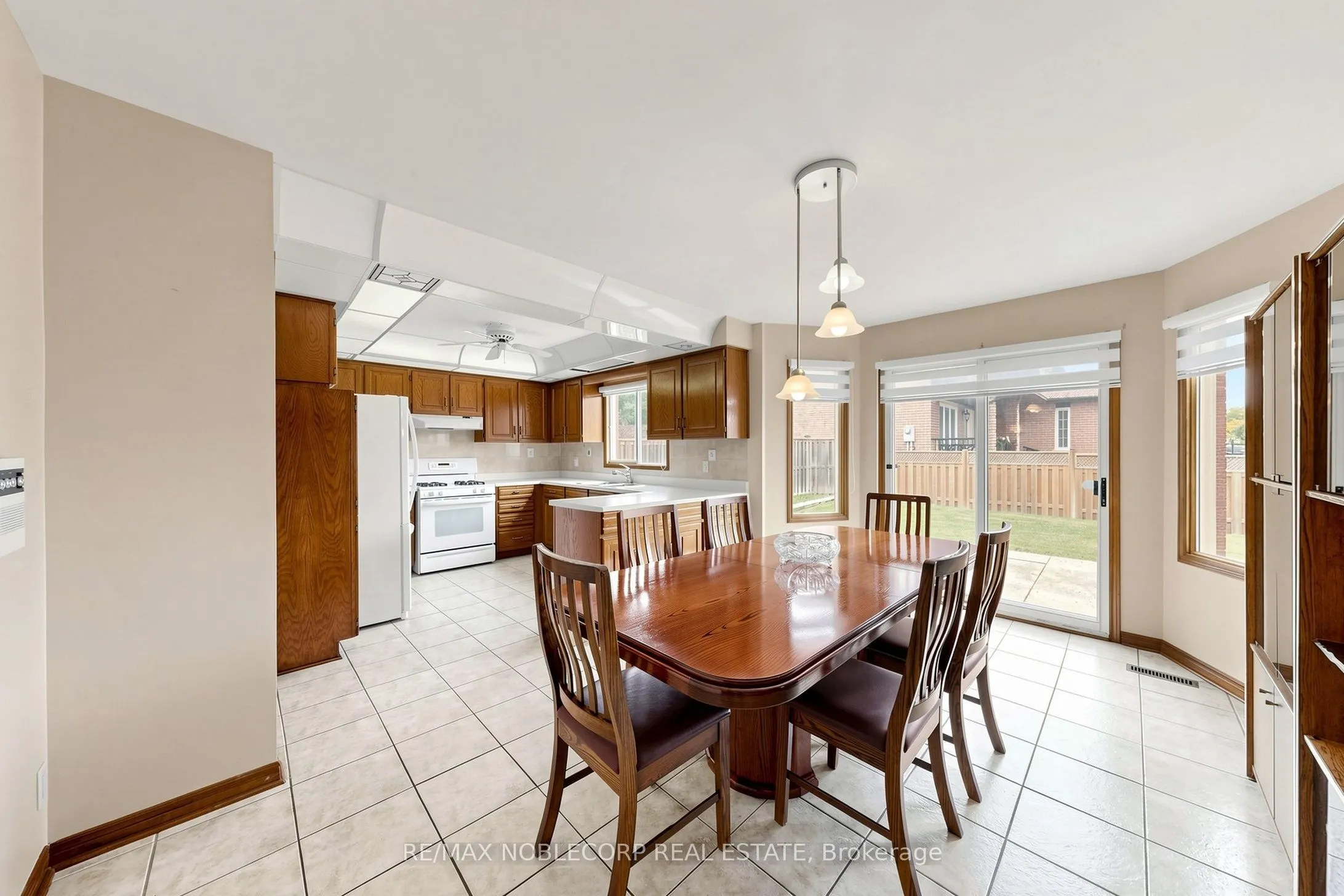 162 Venetian Crescent