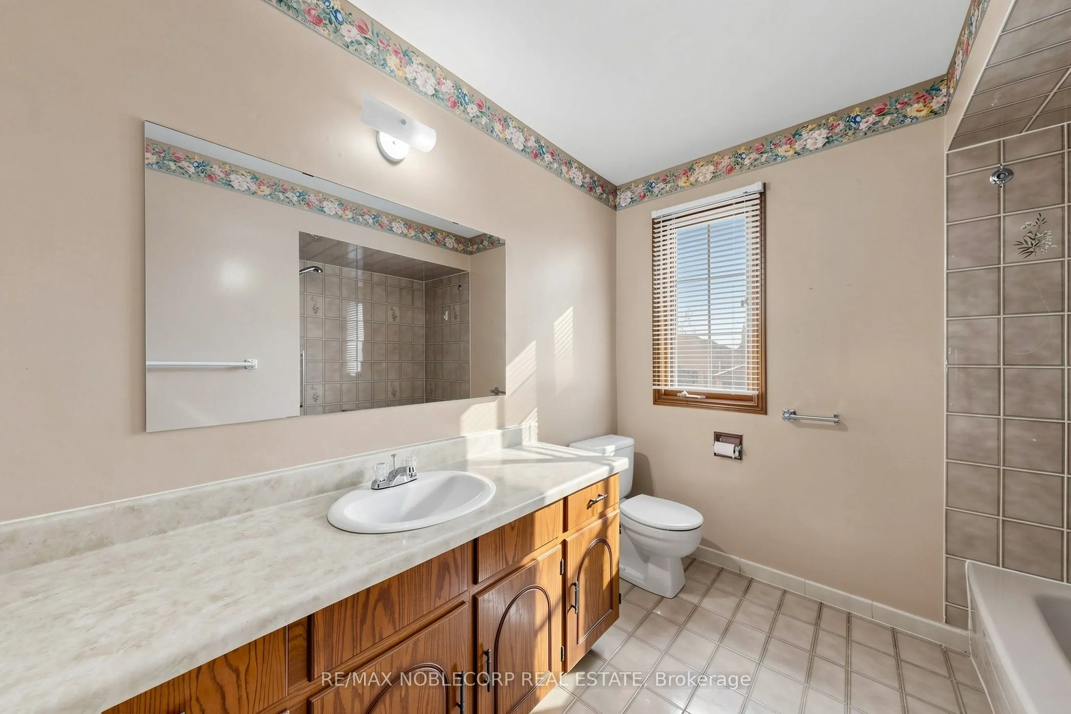 162 Venetian Crescent
