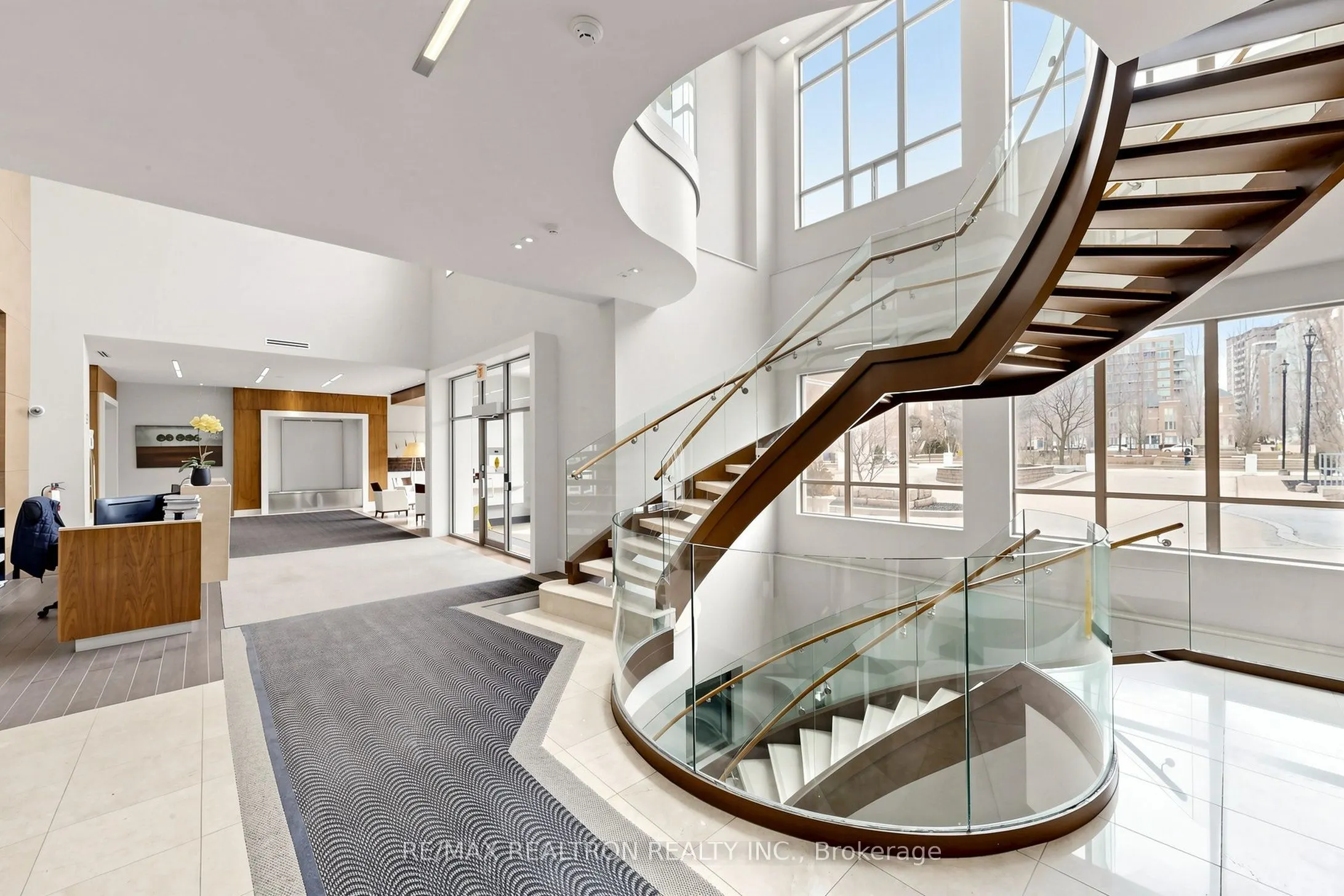 39 Galleria Parkway #UPH3