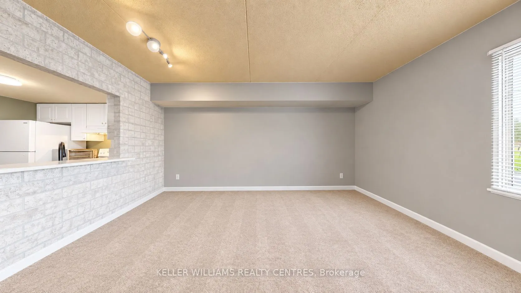 160 Wellington Street E #417