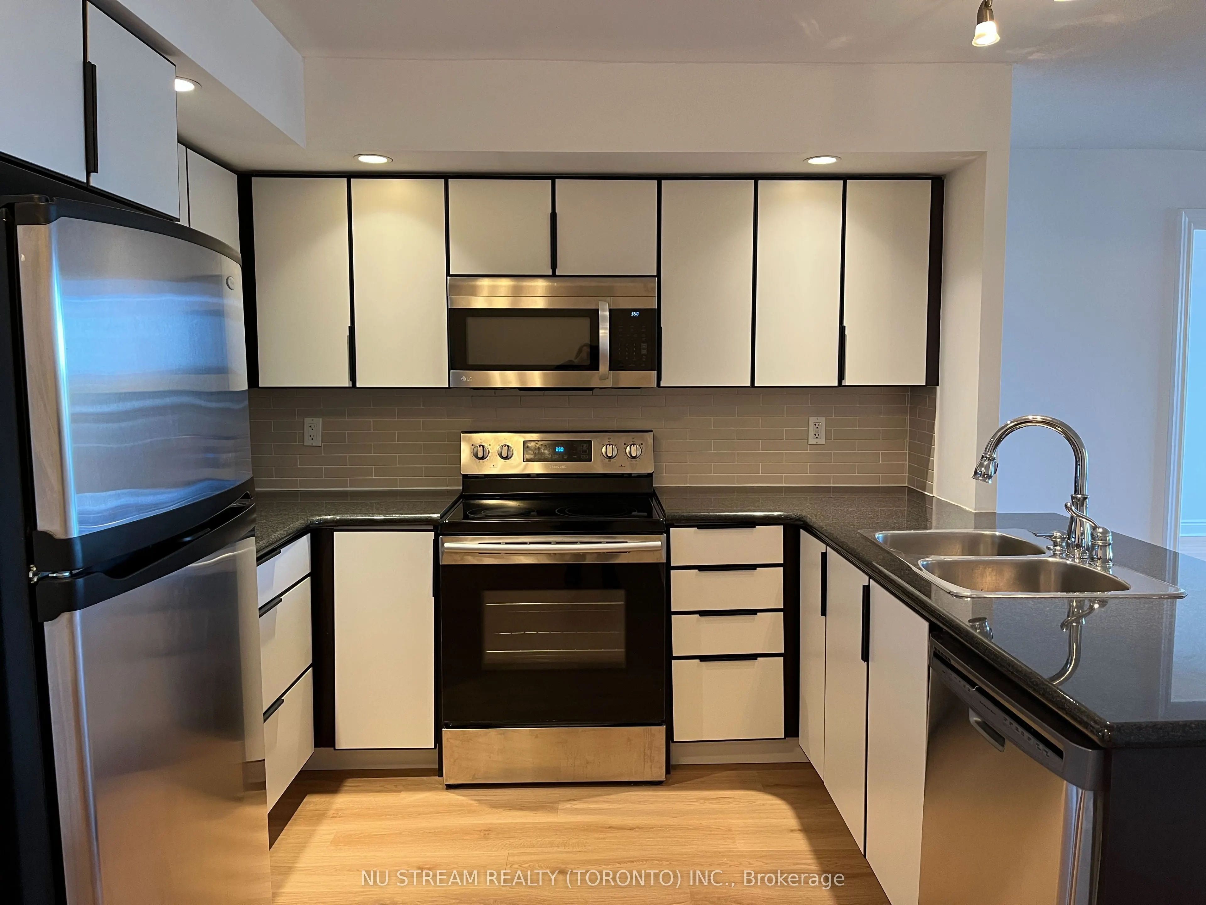 23 Cox Boulevard #1651