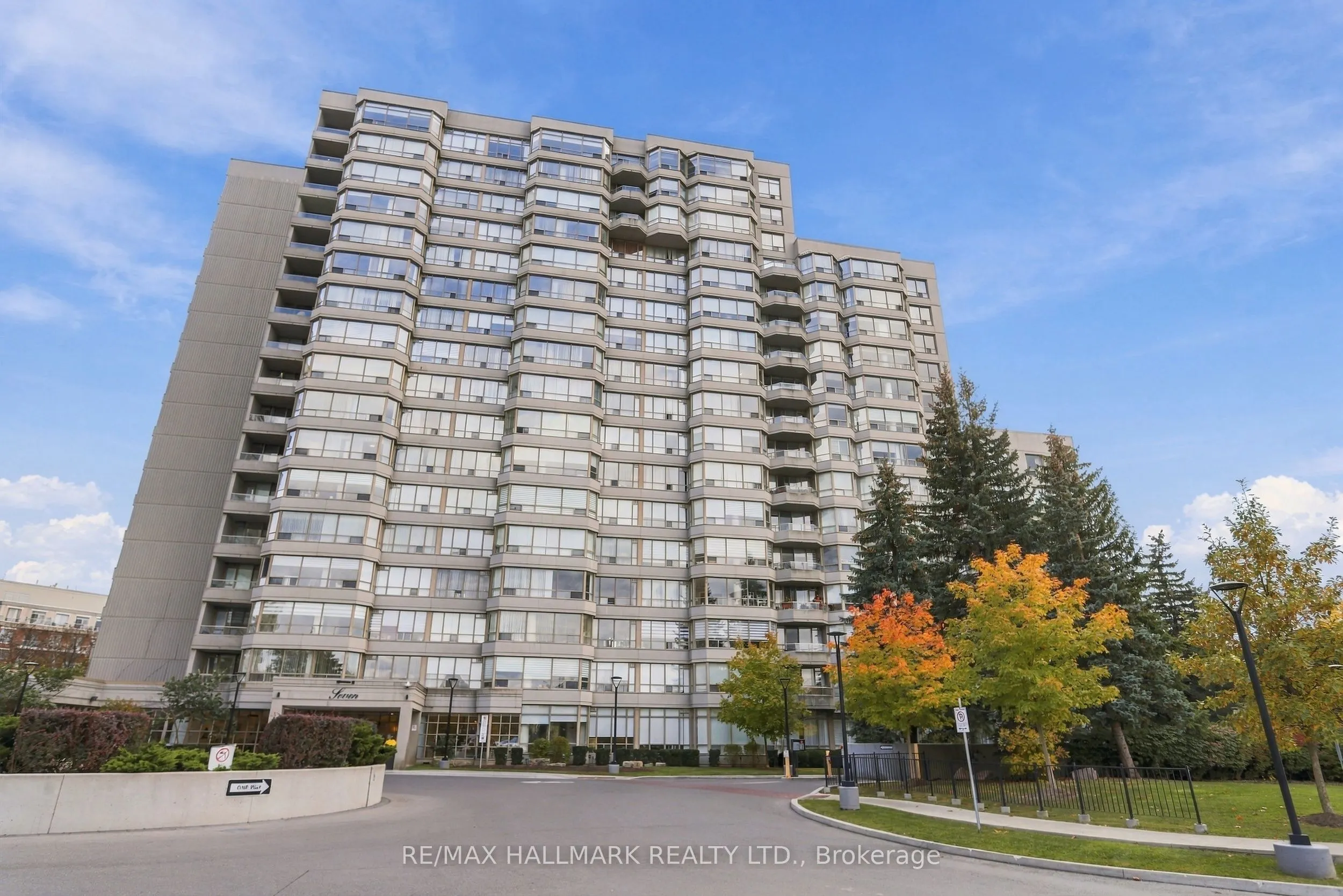 7 Townsgate Drive #415
