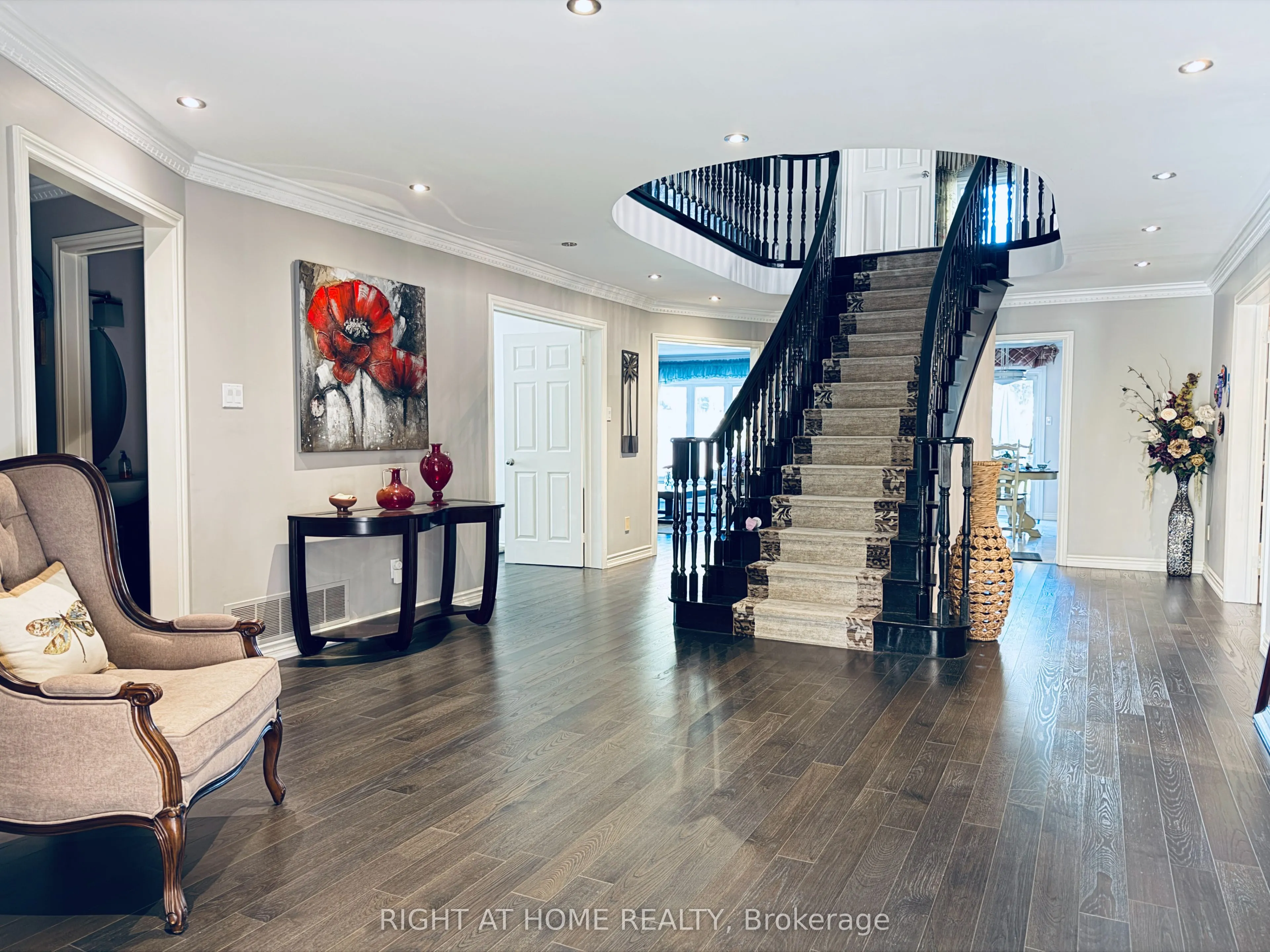 6 Cowles Court