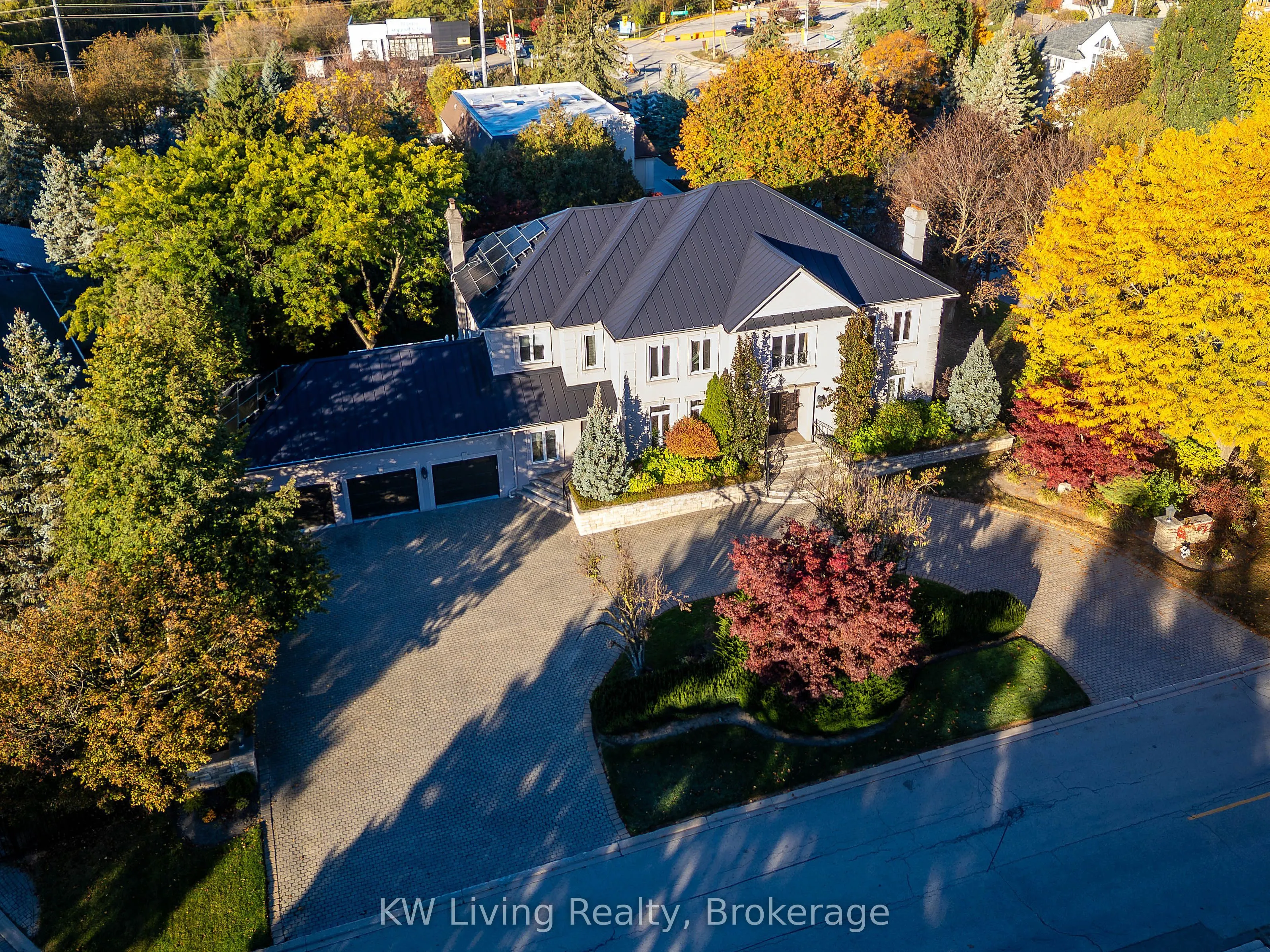 32 Moodie Drive